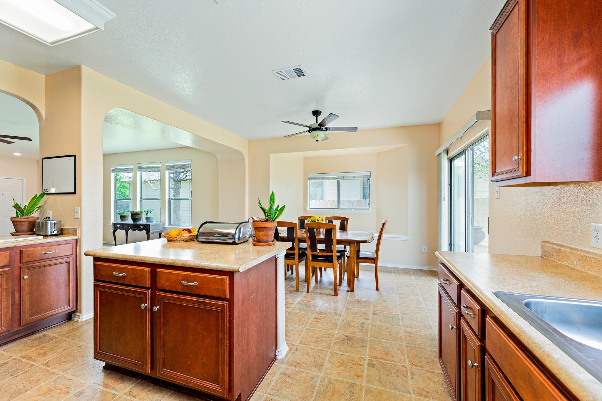 1624 Bayland St, Round Rock, TX 78664