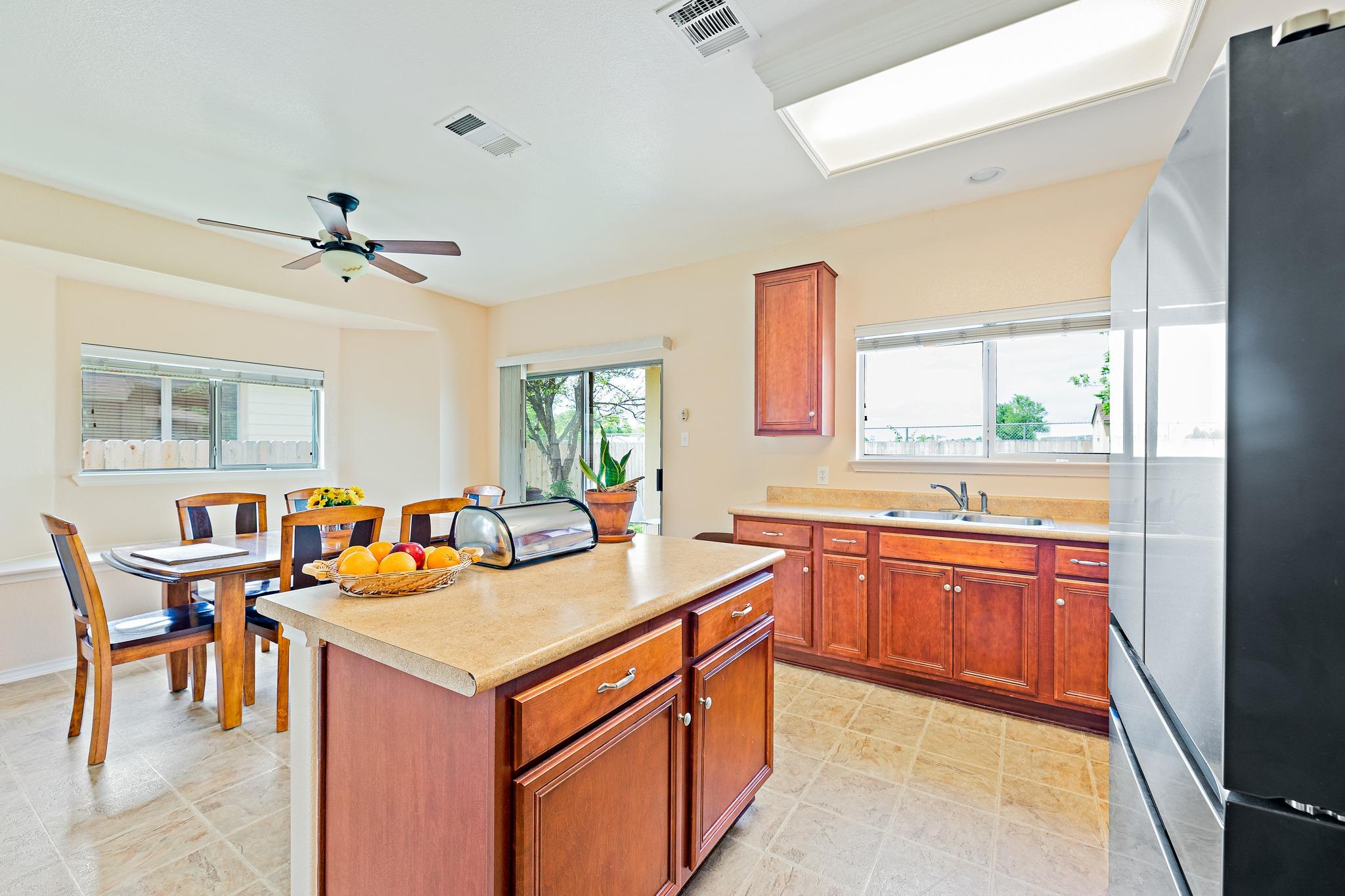 1624 Bayland St, Round Rock, TX 78664