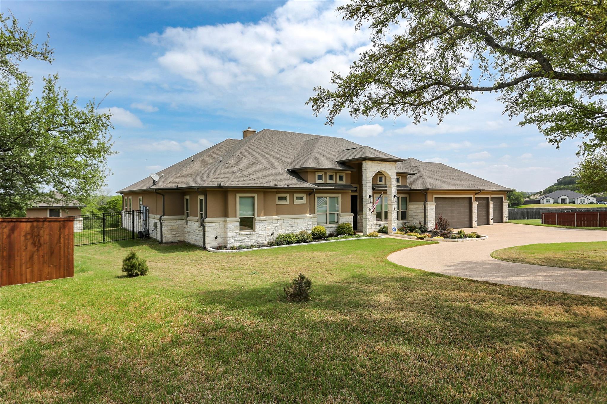 4013 Turning Leaf Dr, Nolanville, TX 76559