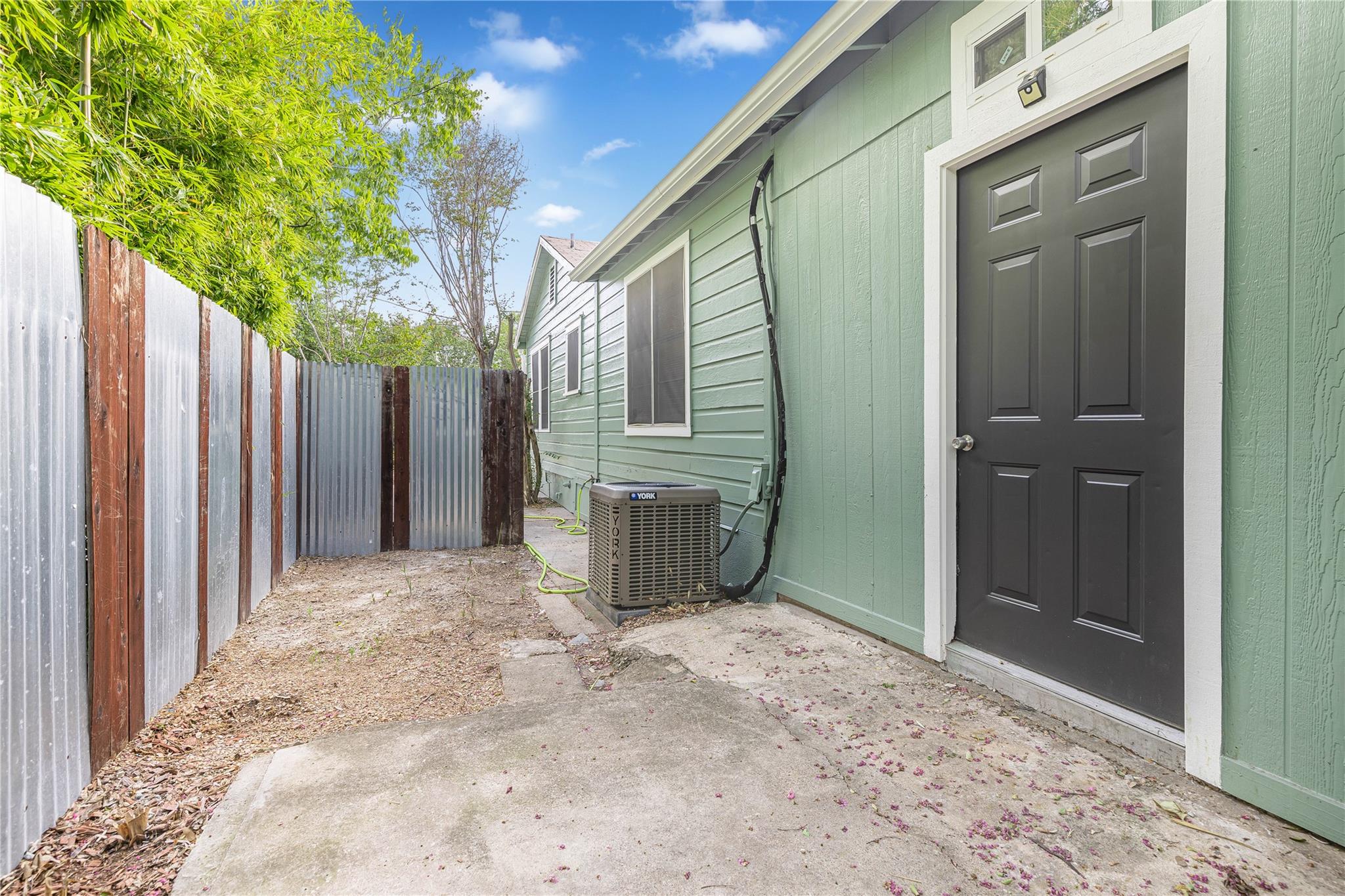 1101 W Mary St, Austin, TX 78704