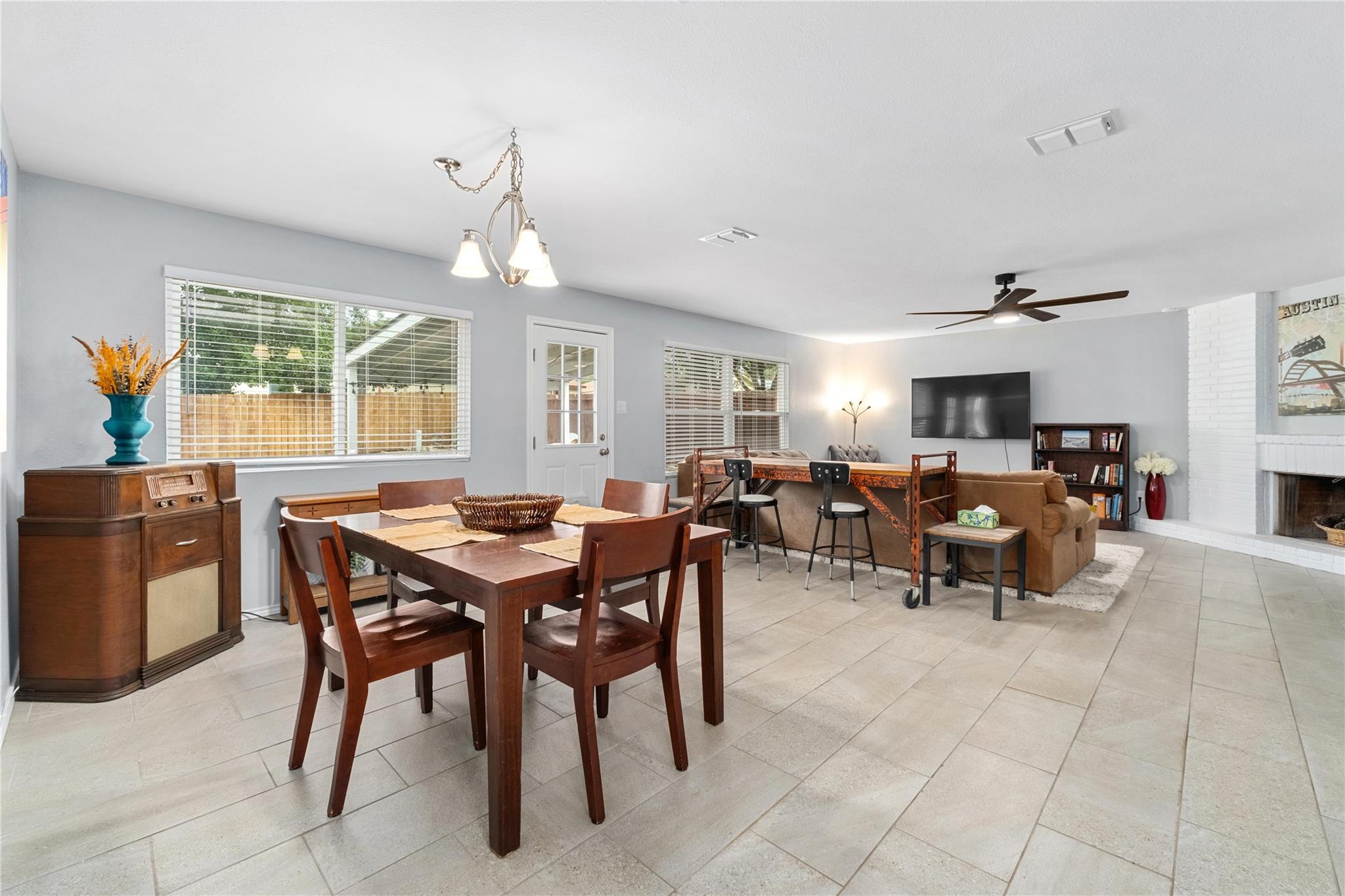 11102 Ptarmigan Dr, Austin, TX 78758