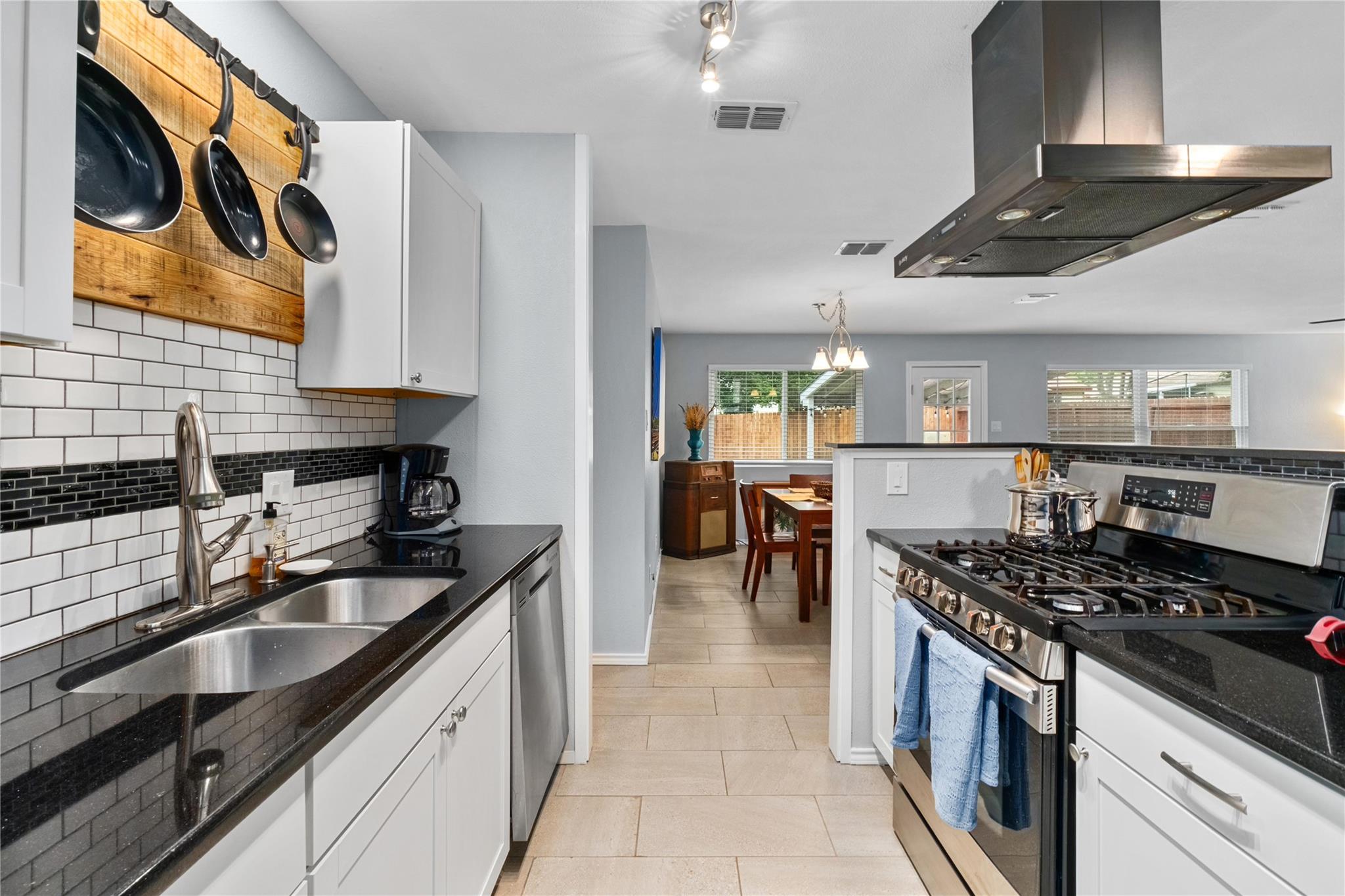 11102 Ptarmigan Dr, Austin, TX 78758