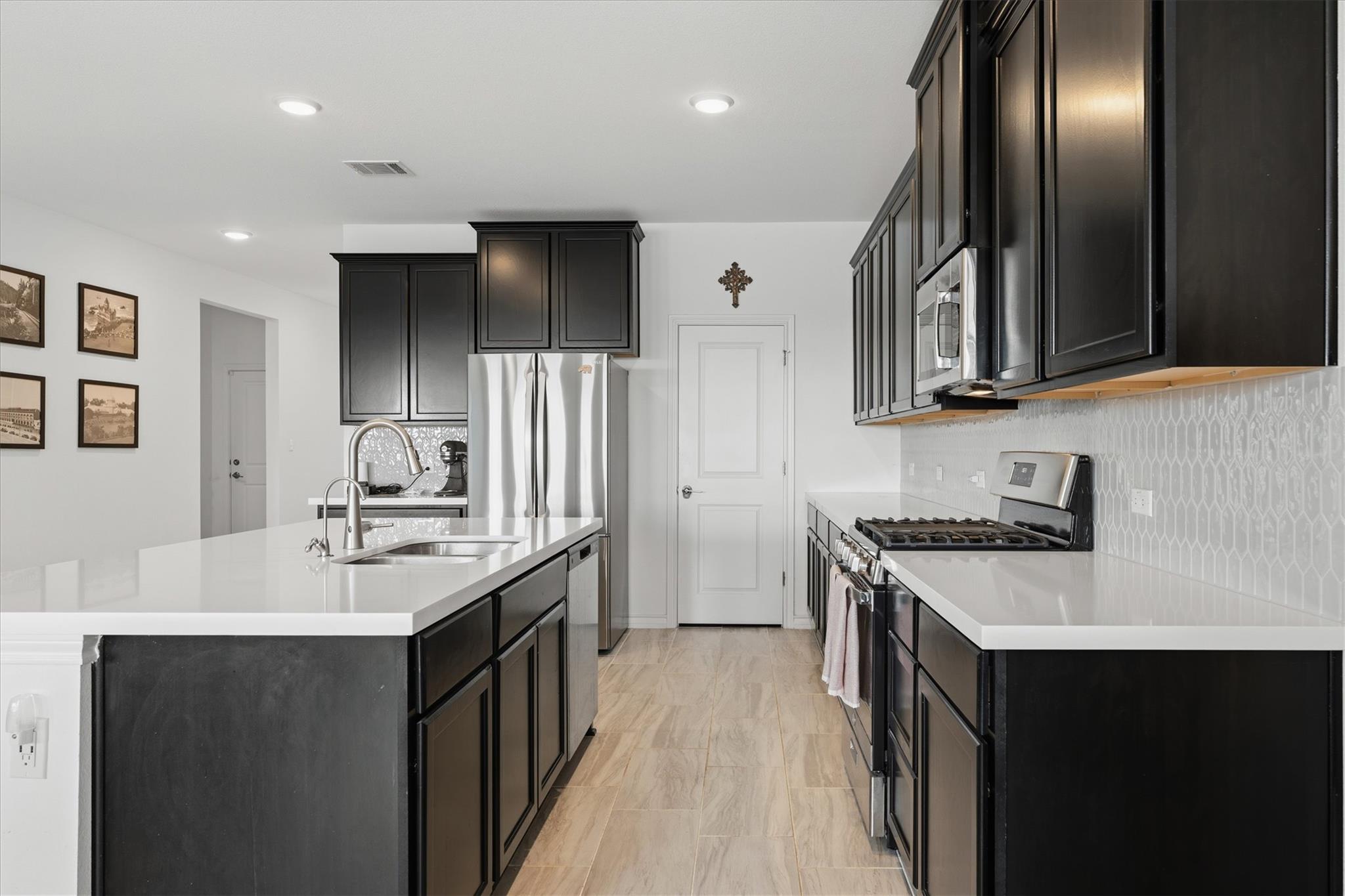 1000 Moose Rd, Hutto, TX 78634