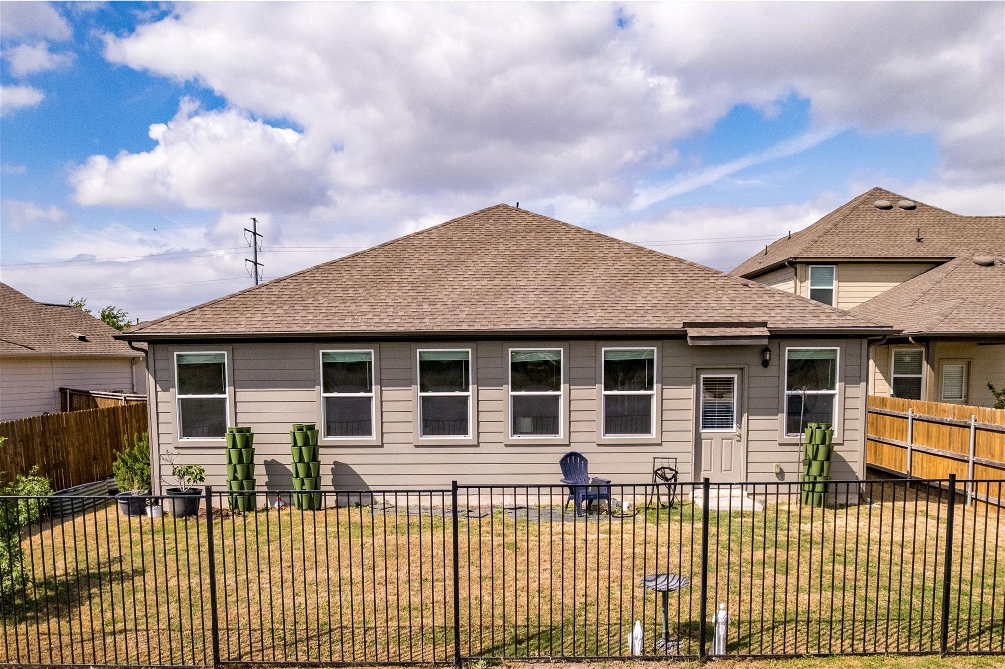 1000 Moose Rd, Hutto, TX 78634