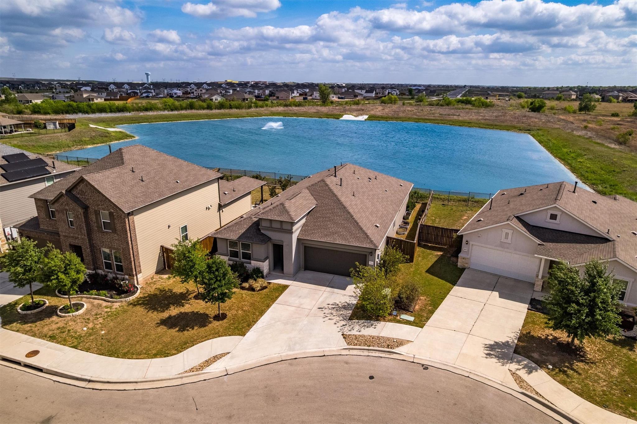 1000 Moose Rd, Hutto, TX 78634