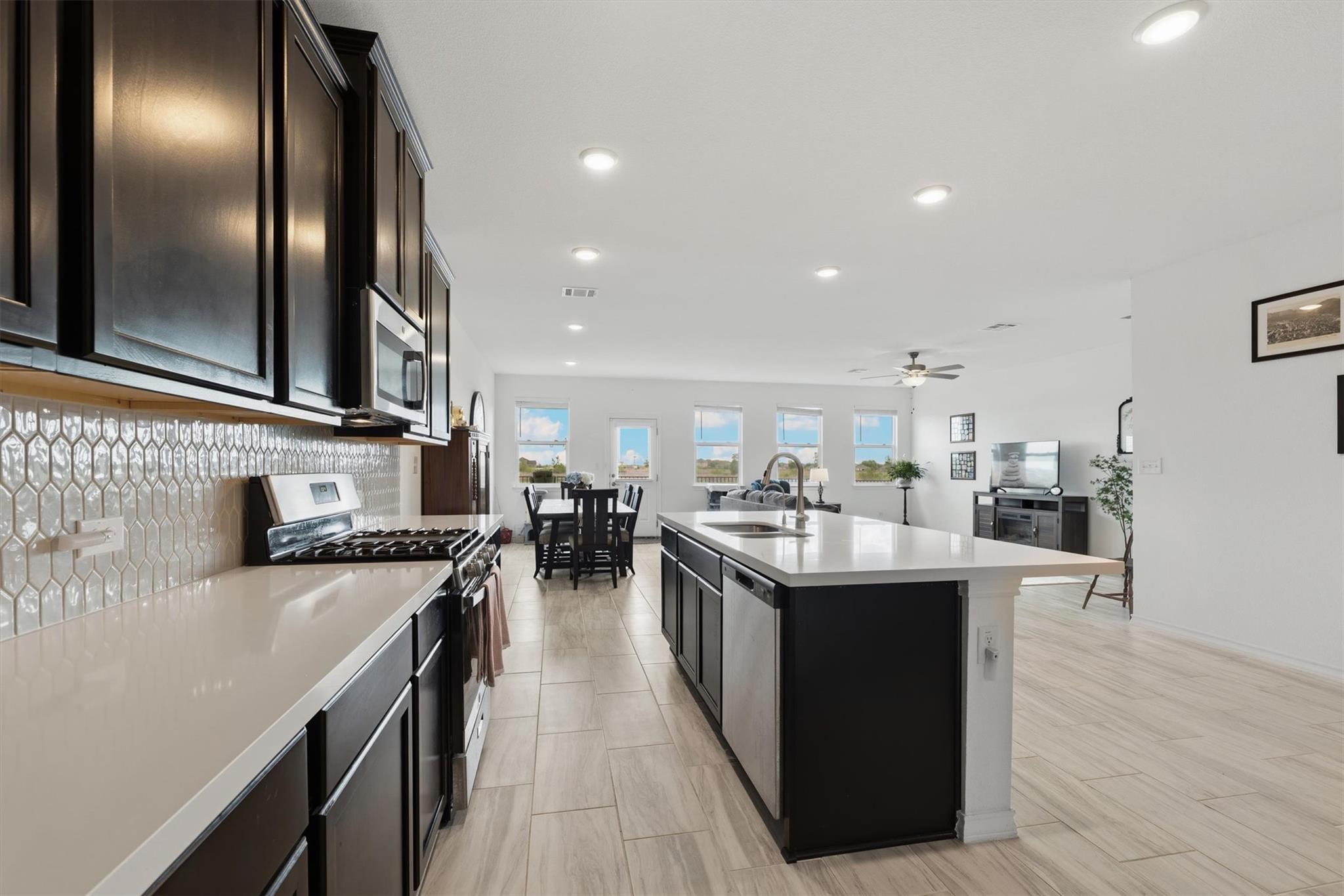 1000 Moose Rd, Hutto, TX 78634