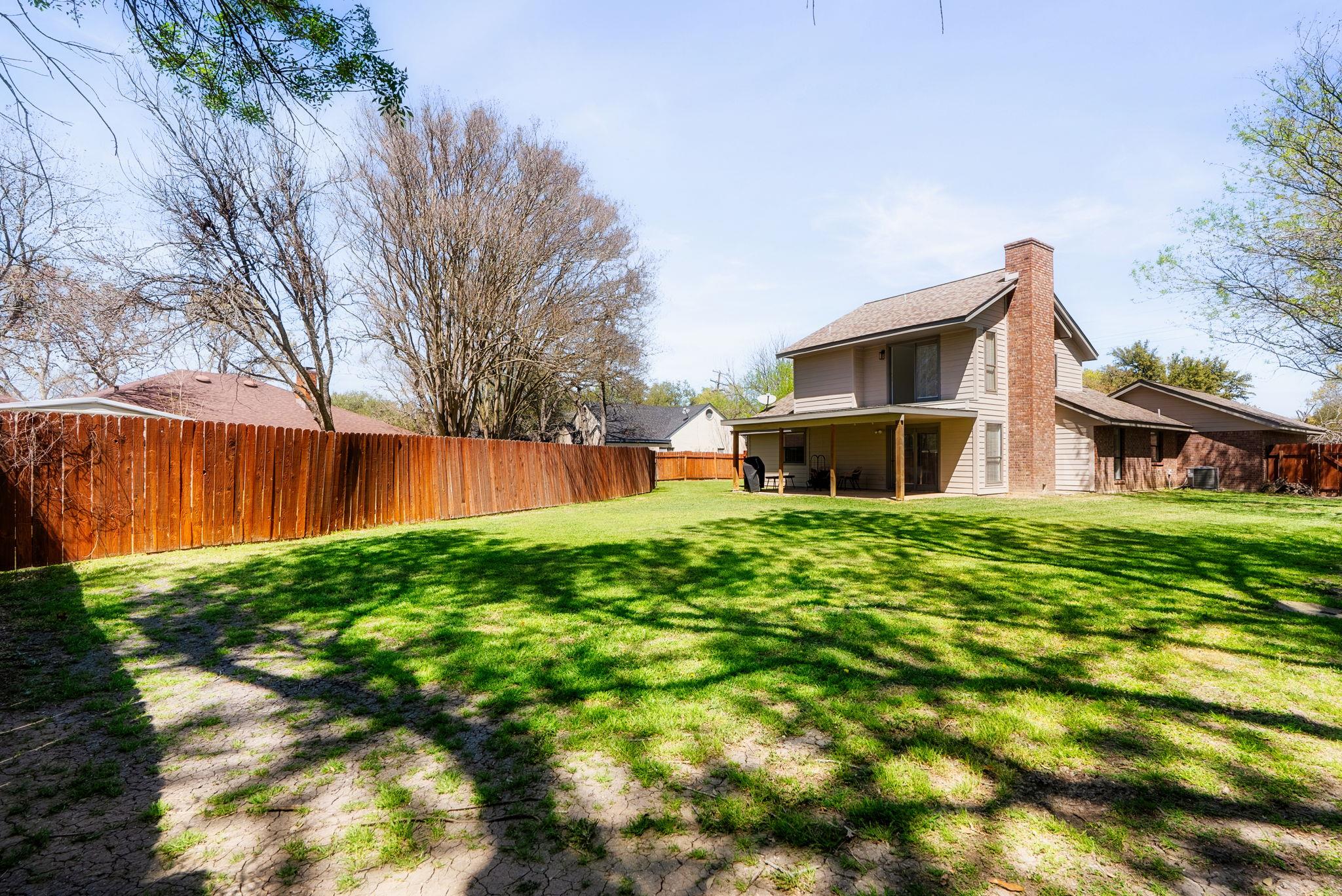 503 San Jacinto St, Lockhart, TX 78644