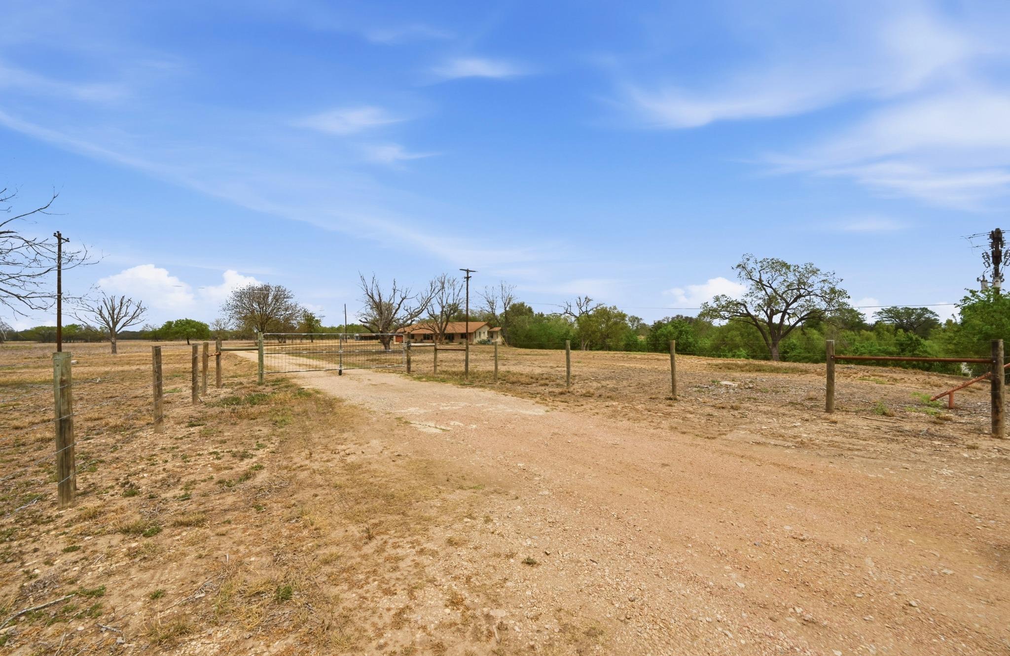 3500 Scull Rd, Martindale, TX 78655