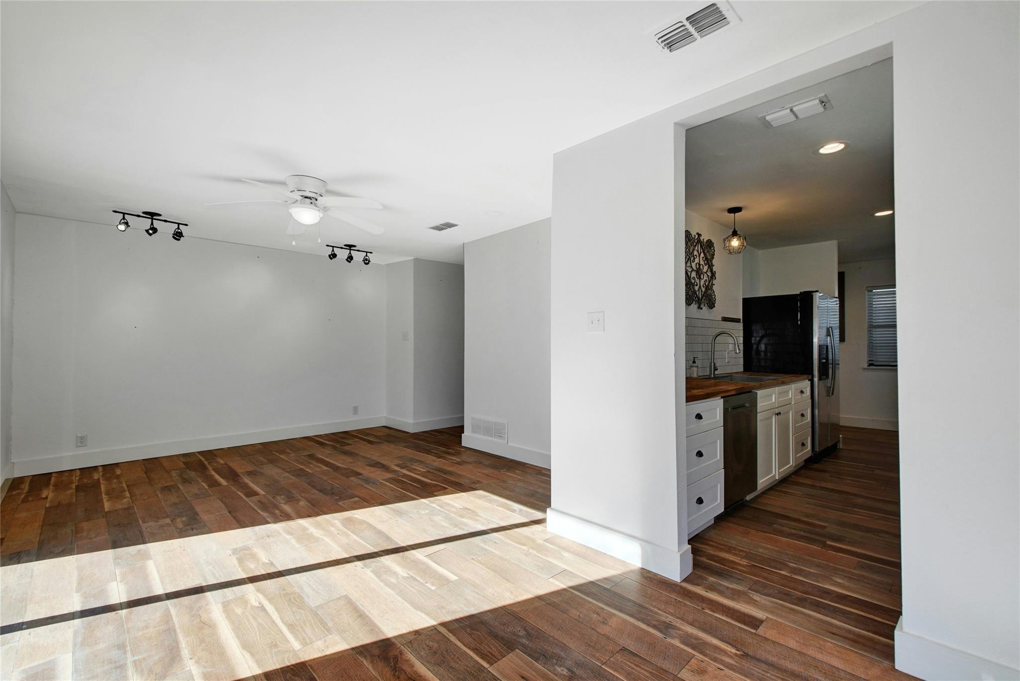 6803 Santos St, Austin, TX 78741