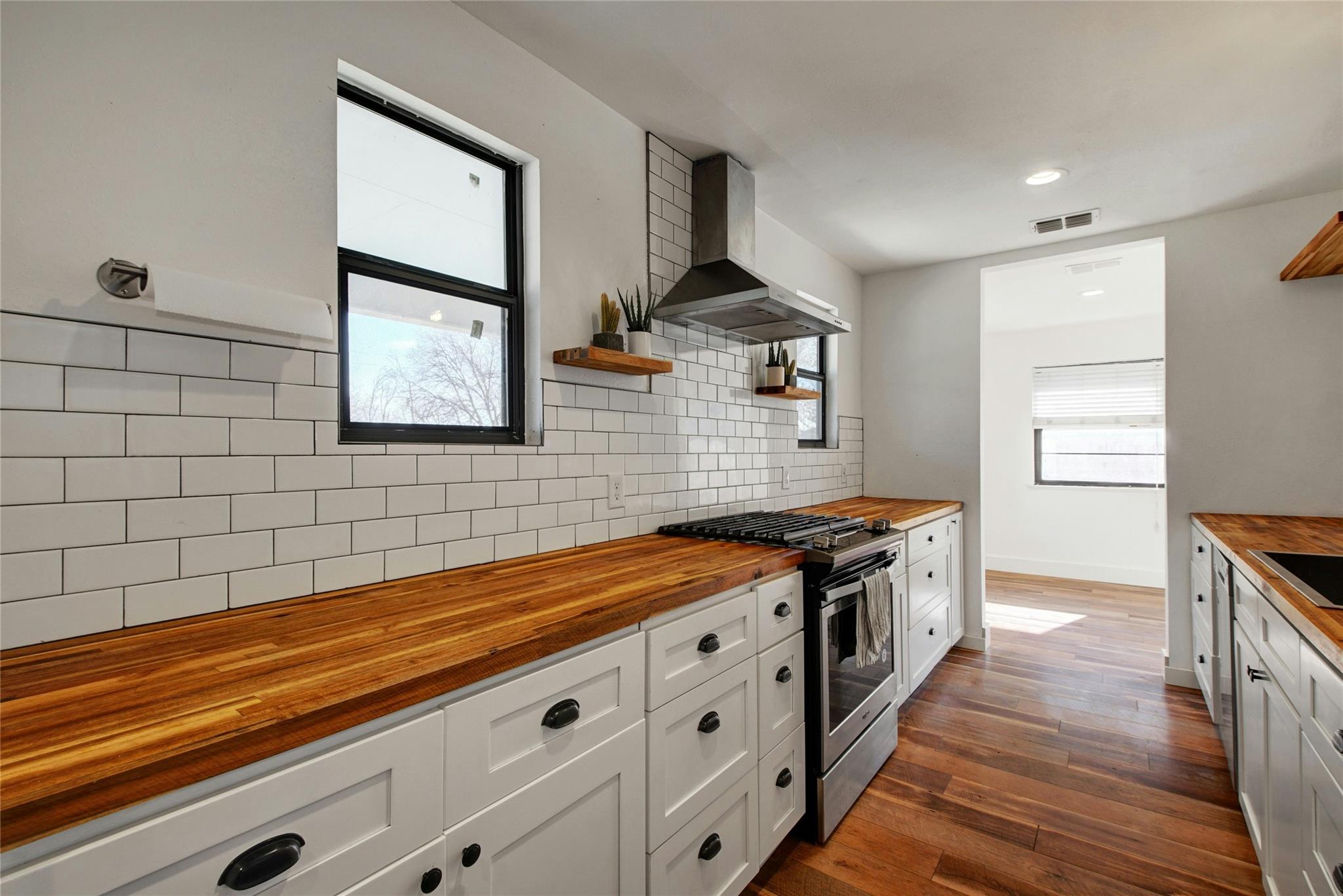 6803 Santos St, Austin, TX 78741