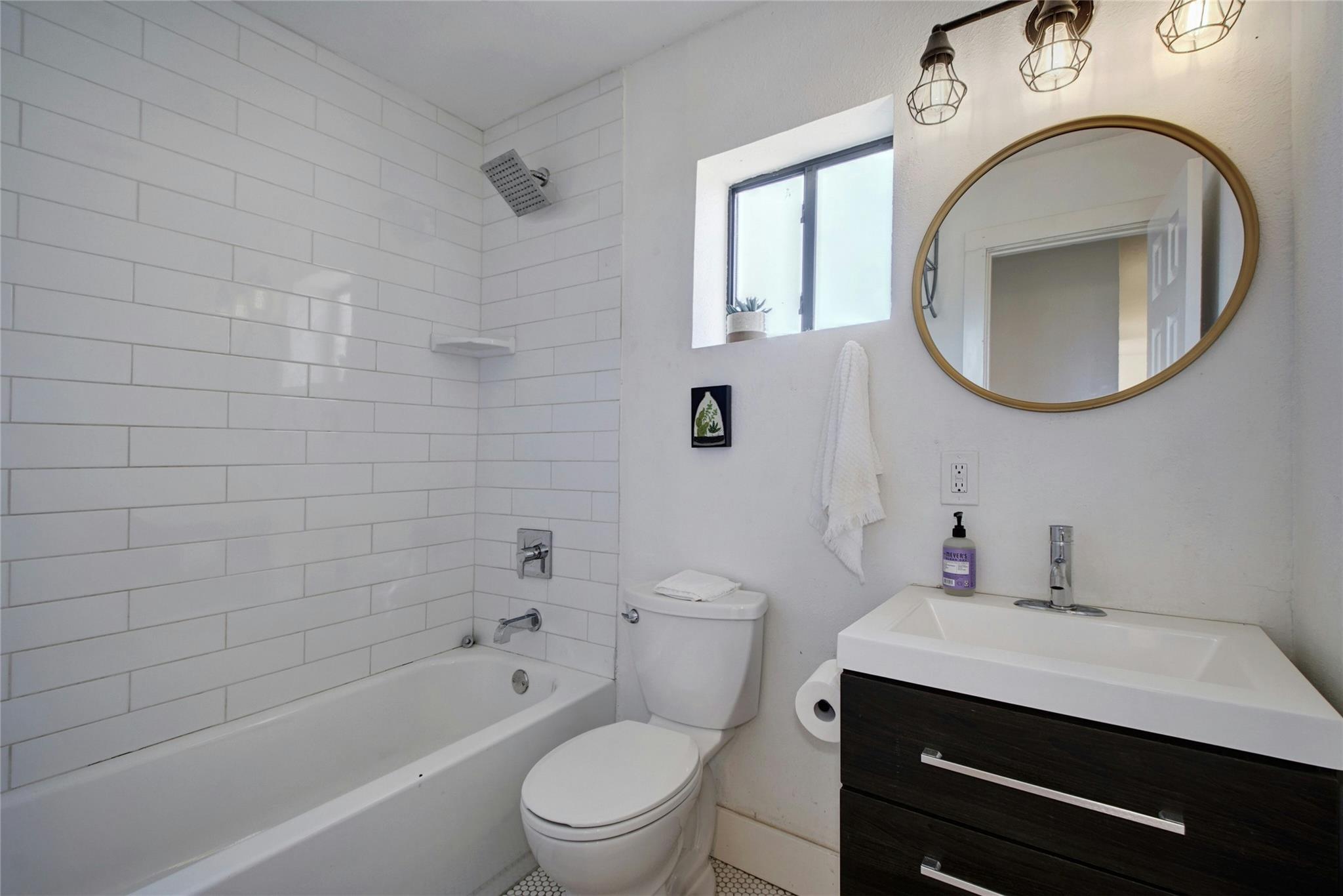 6803 Santos St, Austin, TX 78741