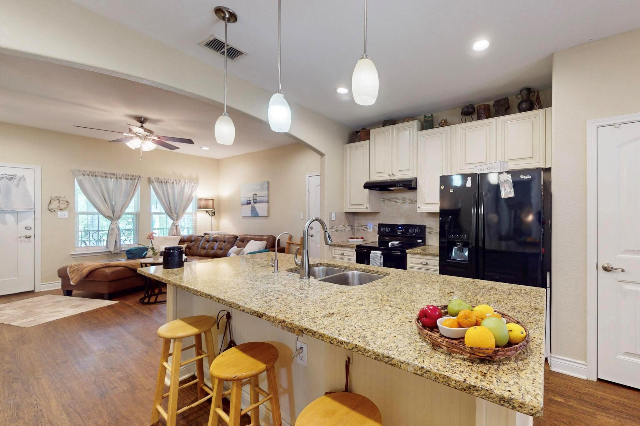 1118 Lonesome, Canyon Lake, TX 78133