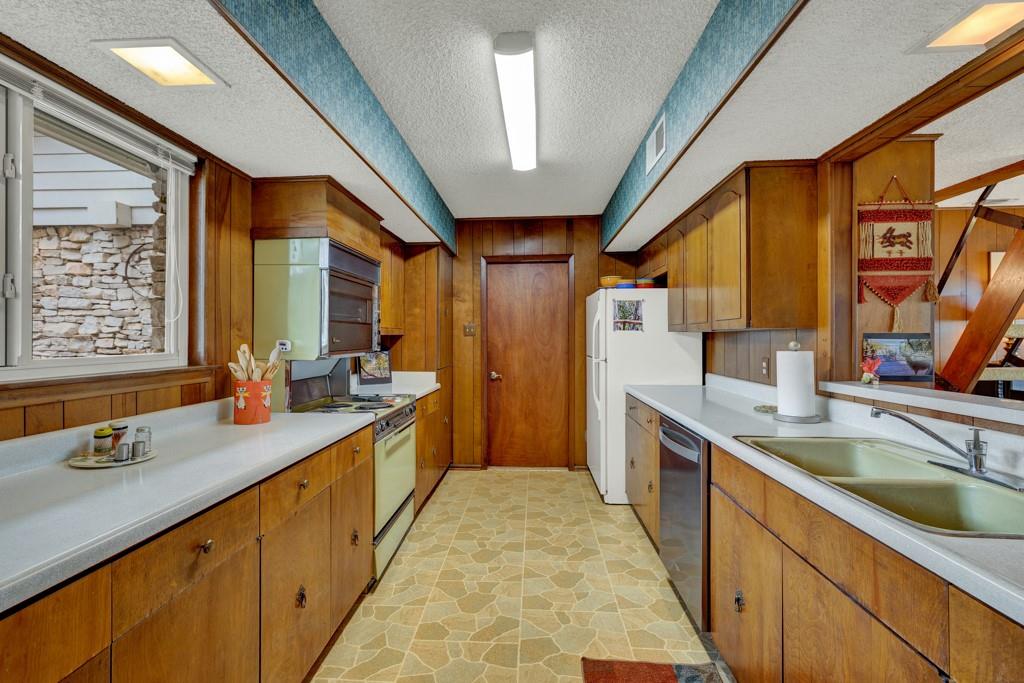 3187 Lakeview Dr, Canyon Lake, TX 78133