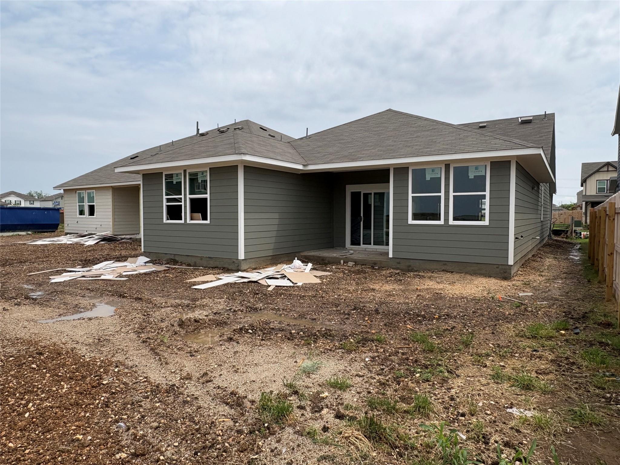 300 Willow Heights Dr, Hutto, TX 78634