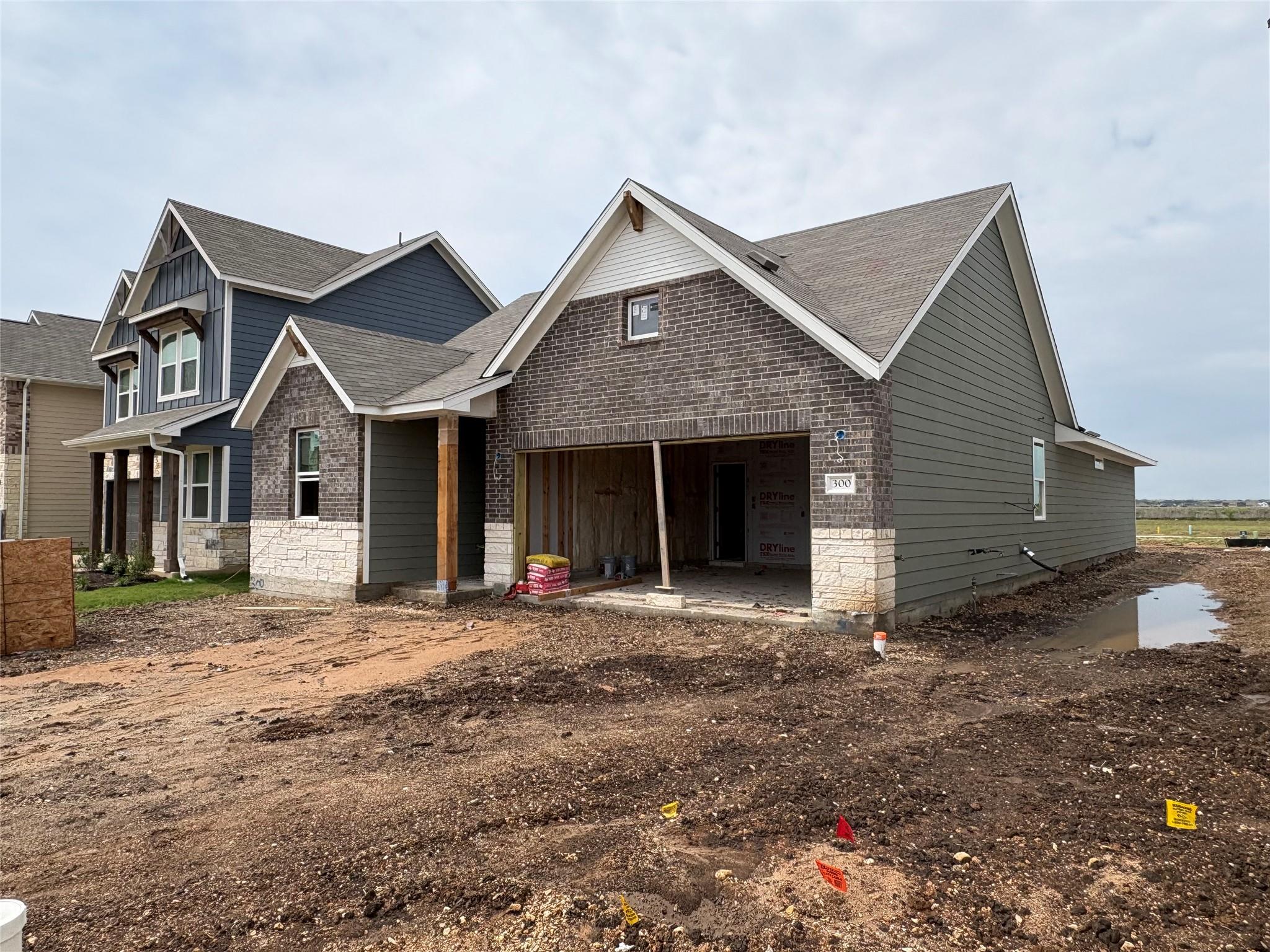 300 Willow Heights Dr, Hutto, TX 78634