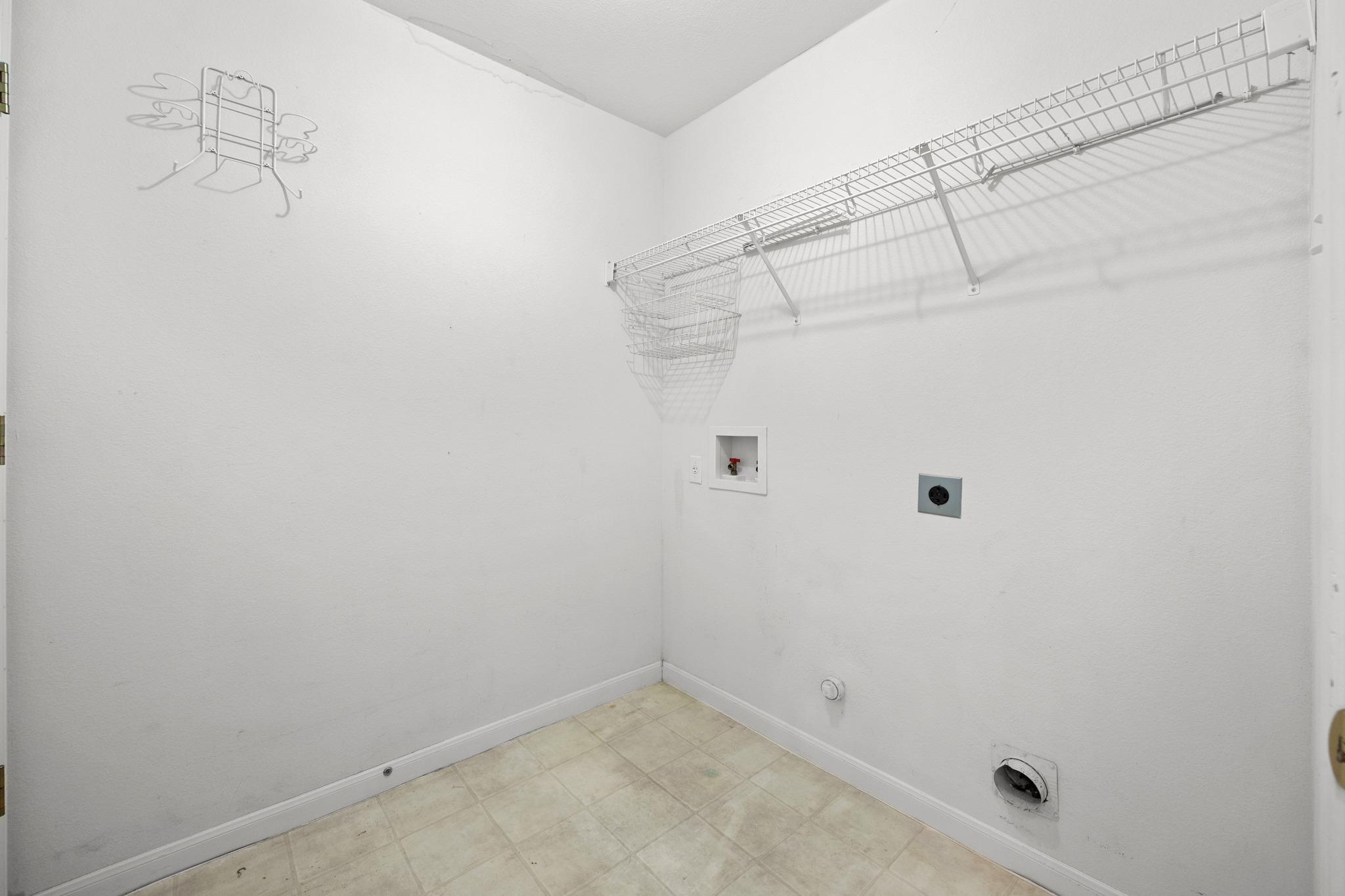3009 Hanstrom Ct, Hutto, TX 78634
