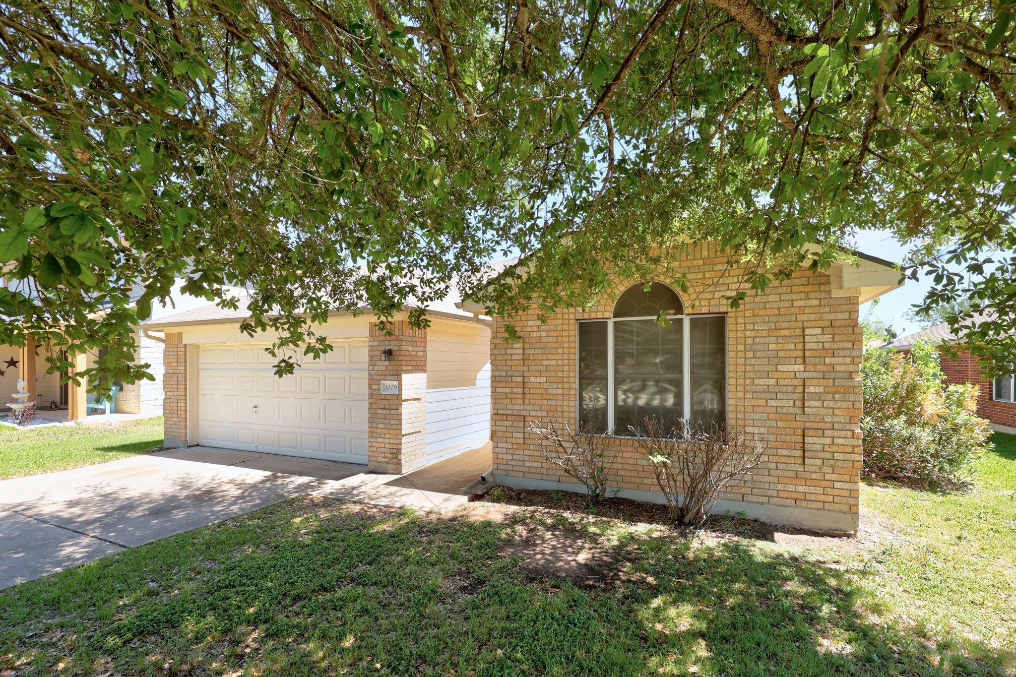 3009 Hanstrom Ct, Hutto, TX 78634