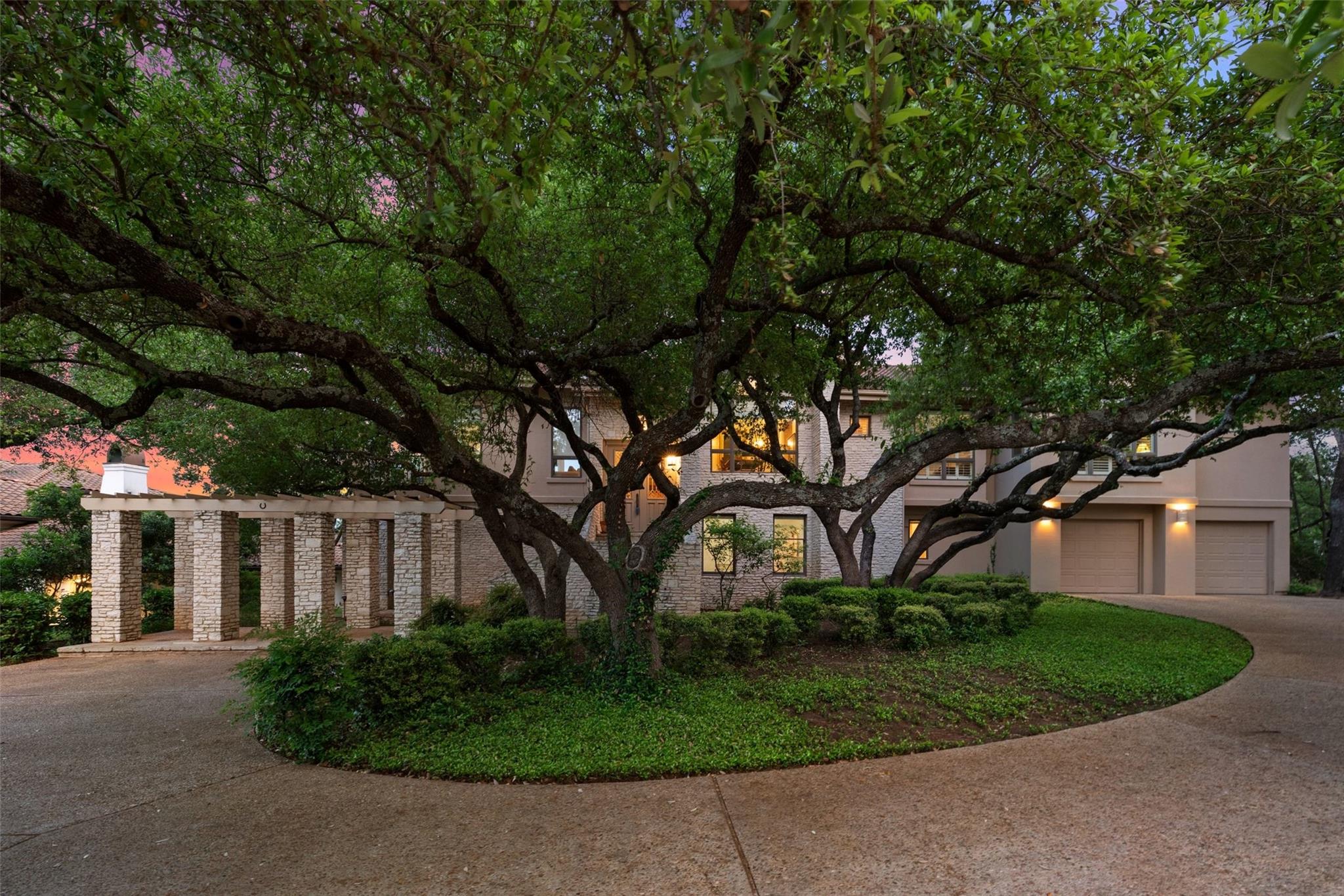 3 Crabapple Ct, The Hills, TX 78738