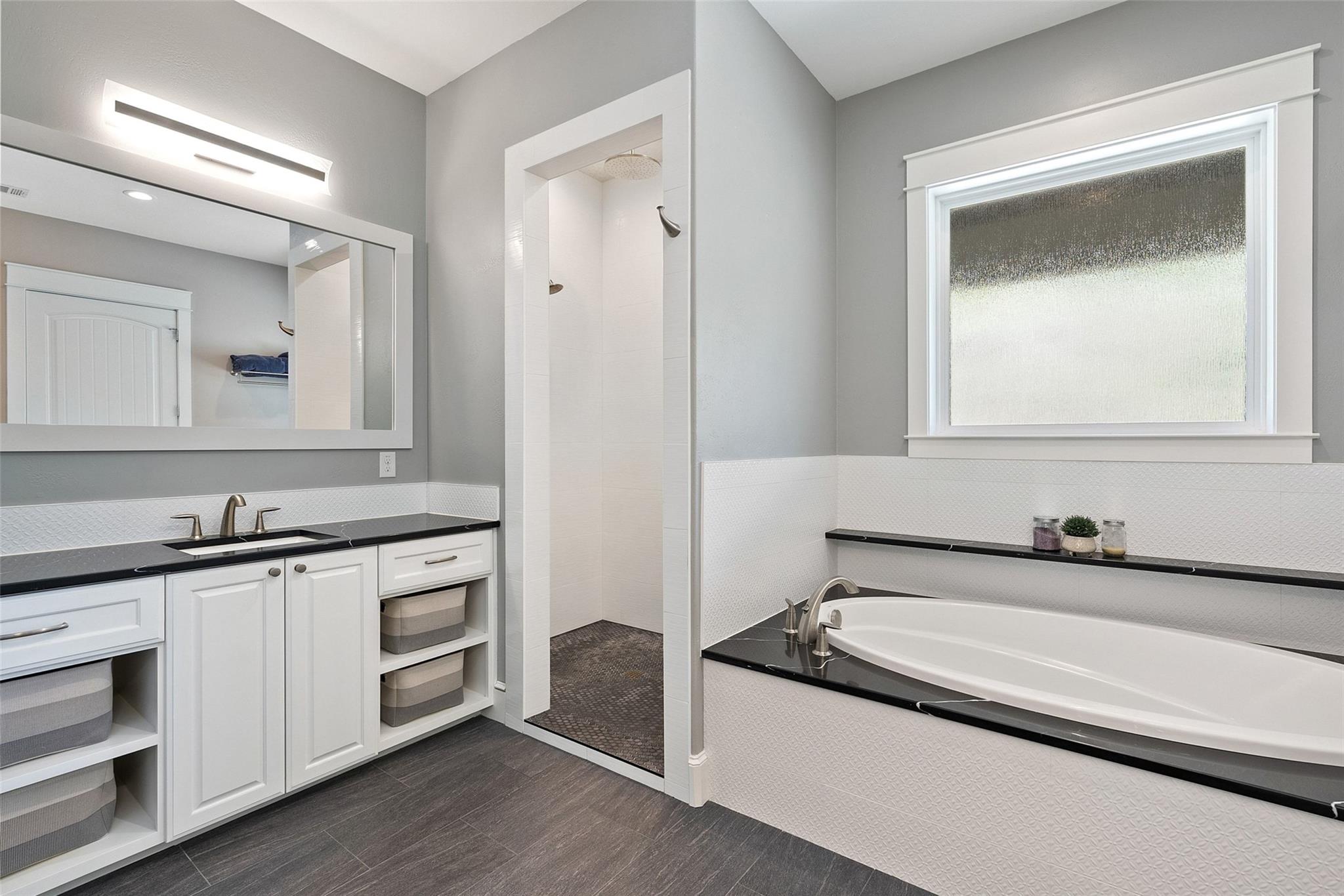 926 Scenic Loop, Kingsland, TX 78639