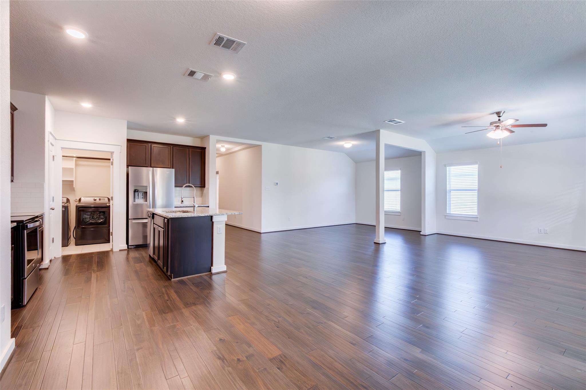 741 Carol Dr, Hutto, TX 78665