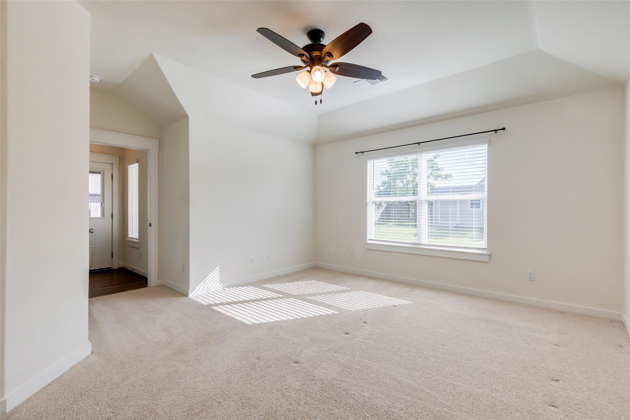 741 Carol Dr, Hutto, TX 78665