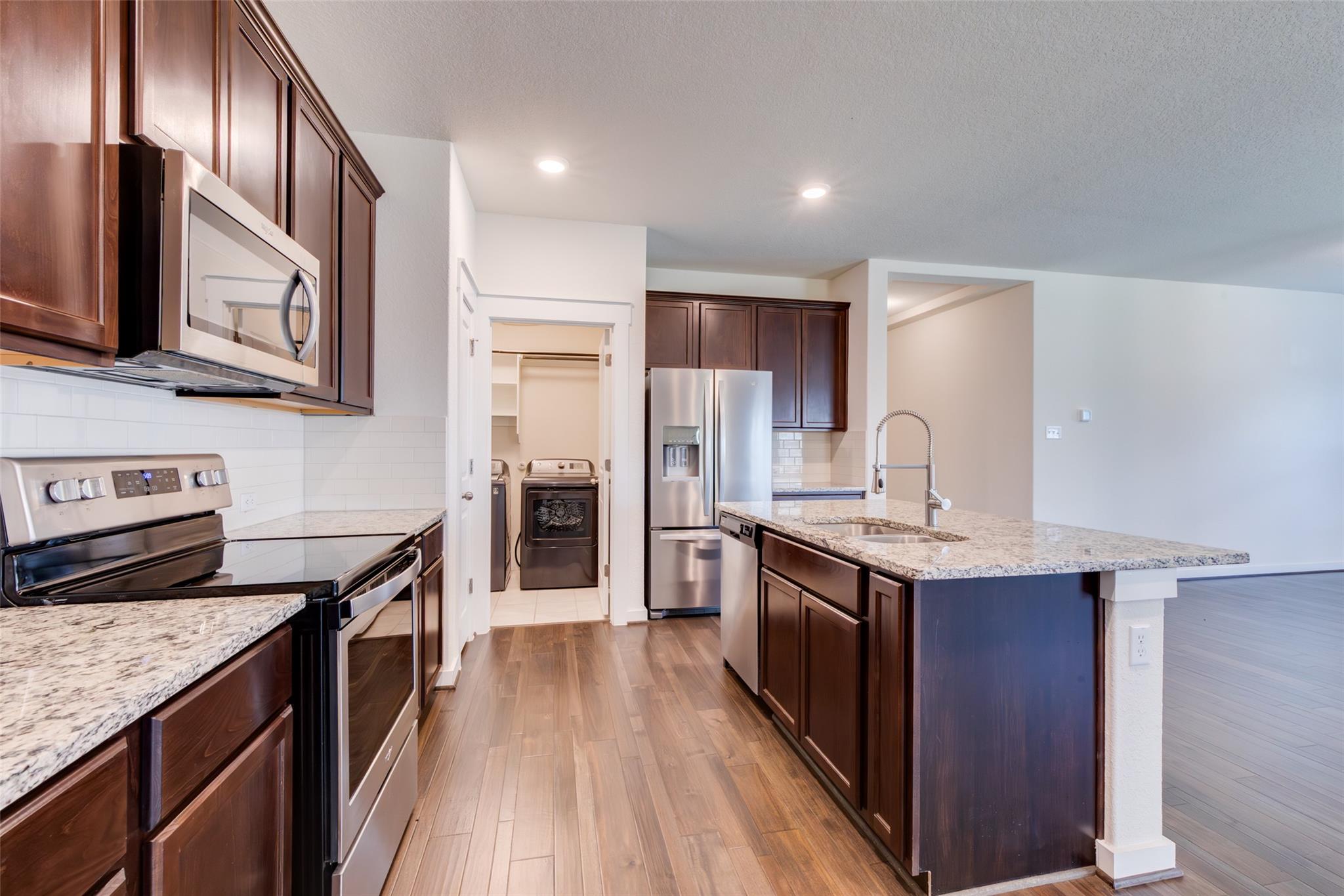 741 Carol Dr, Hutto, TX 78665