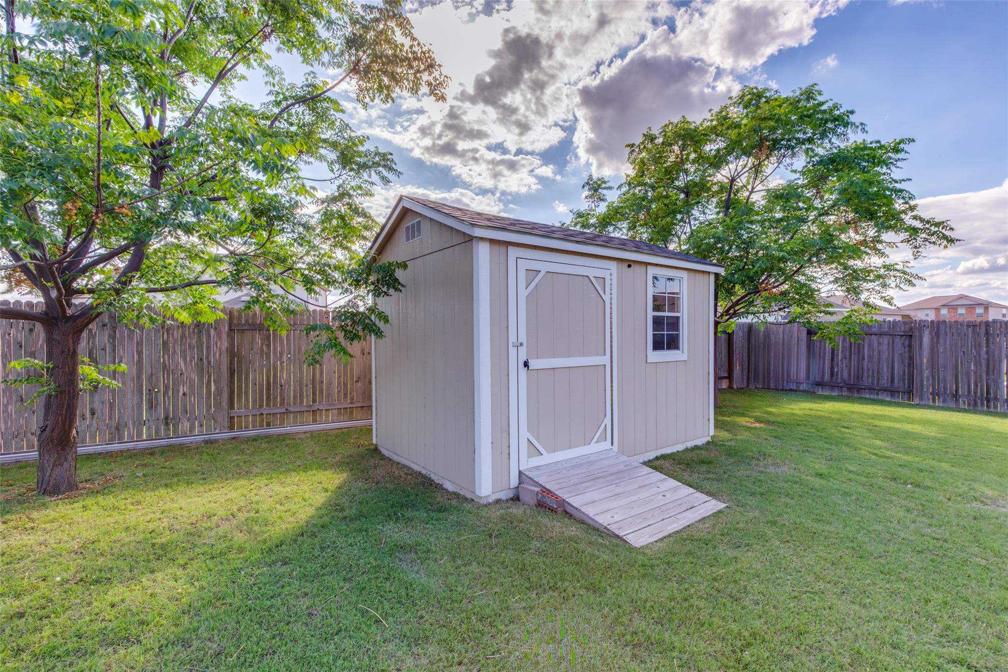 741 Carol Dr, Hutto, TX 78665