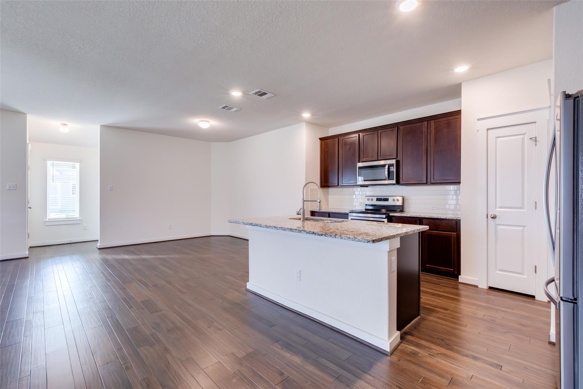 741 Carol Dr, Hutto, TX 78665