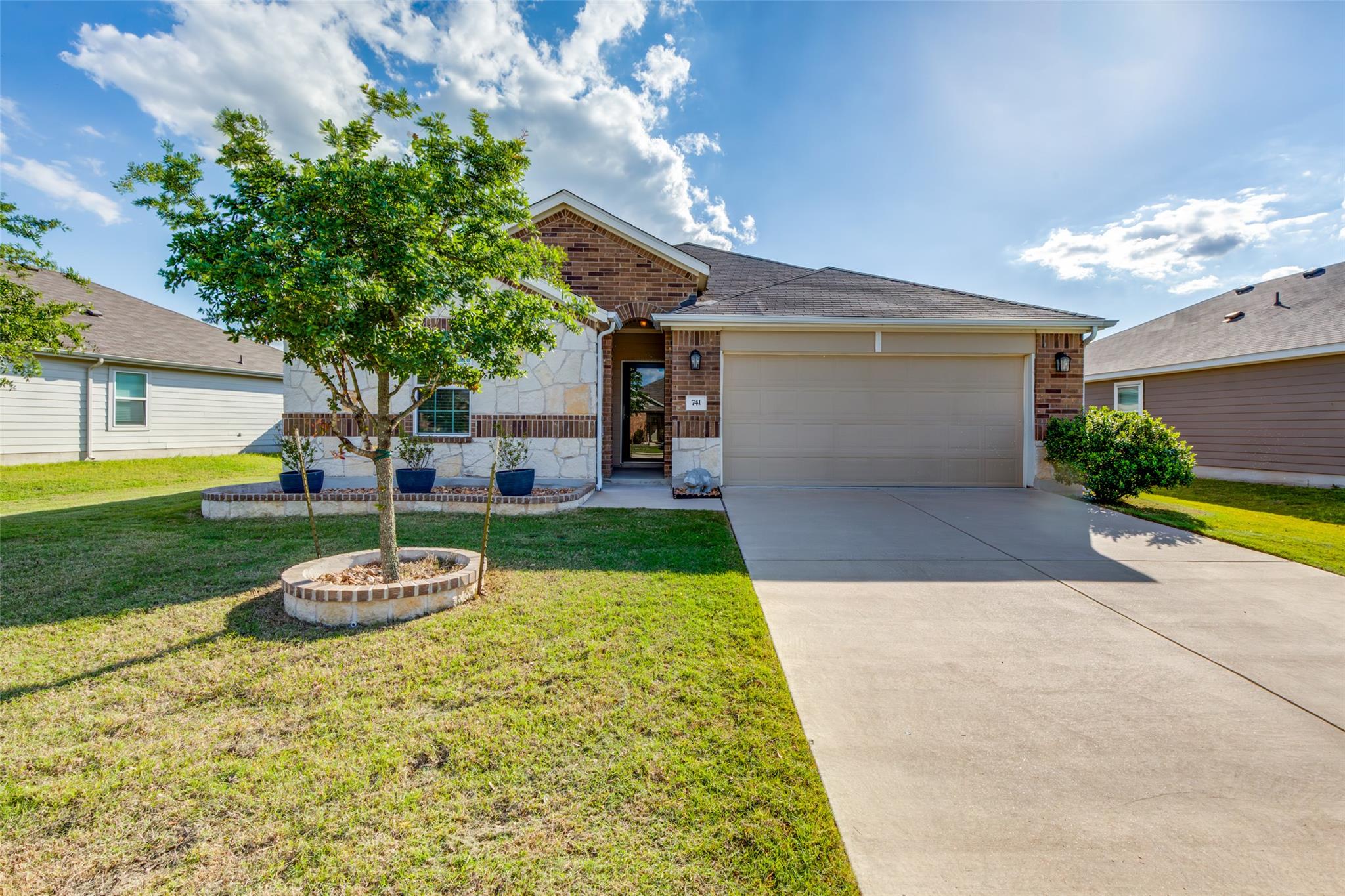 741 Carol Dr, Hutto, TX 78665
