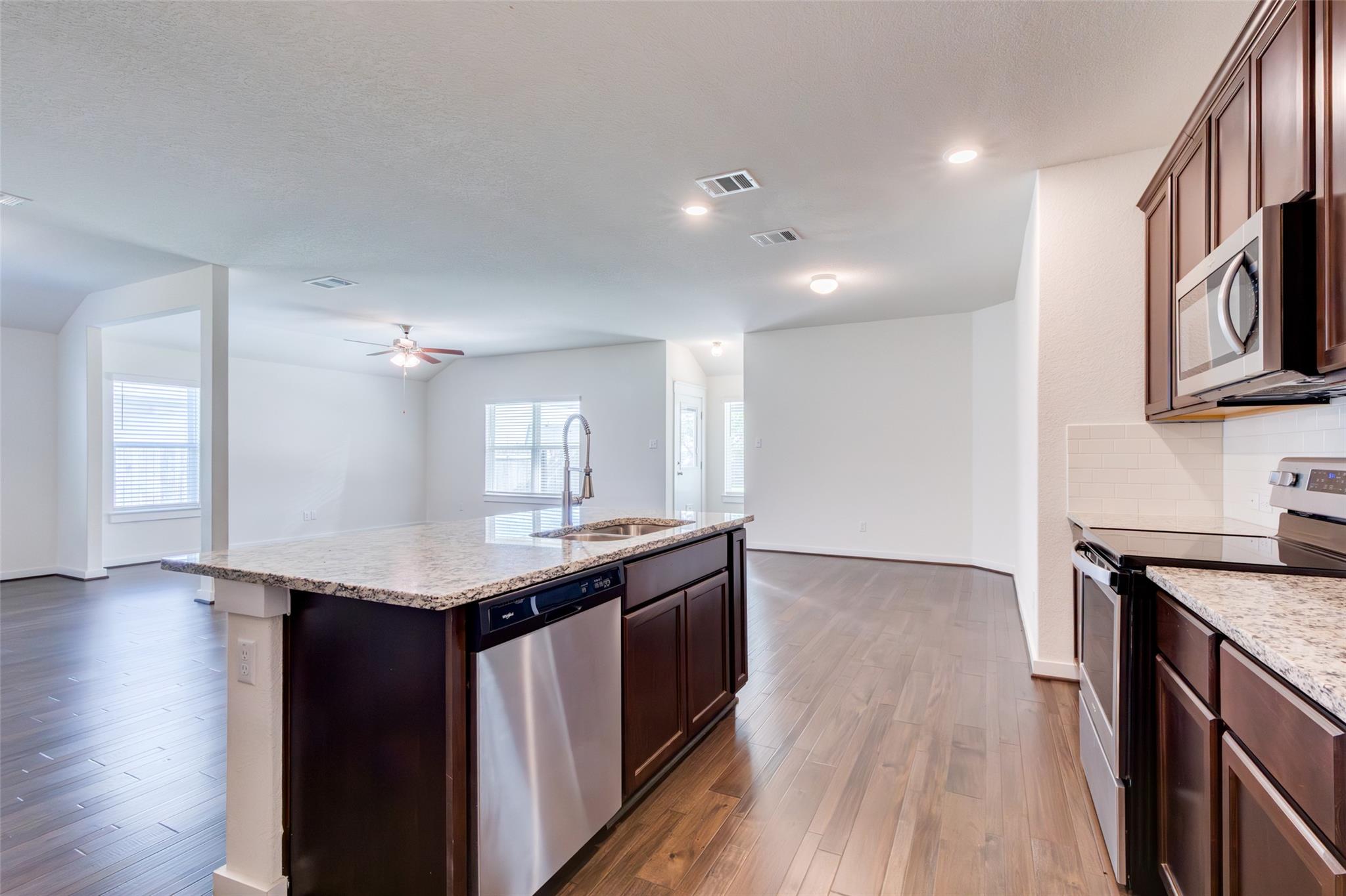 741 Carol Dr, Hutto, TX 78665