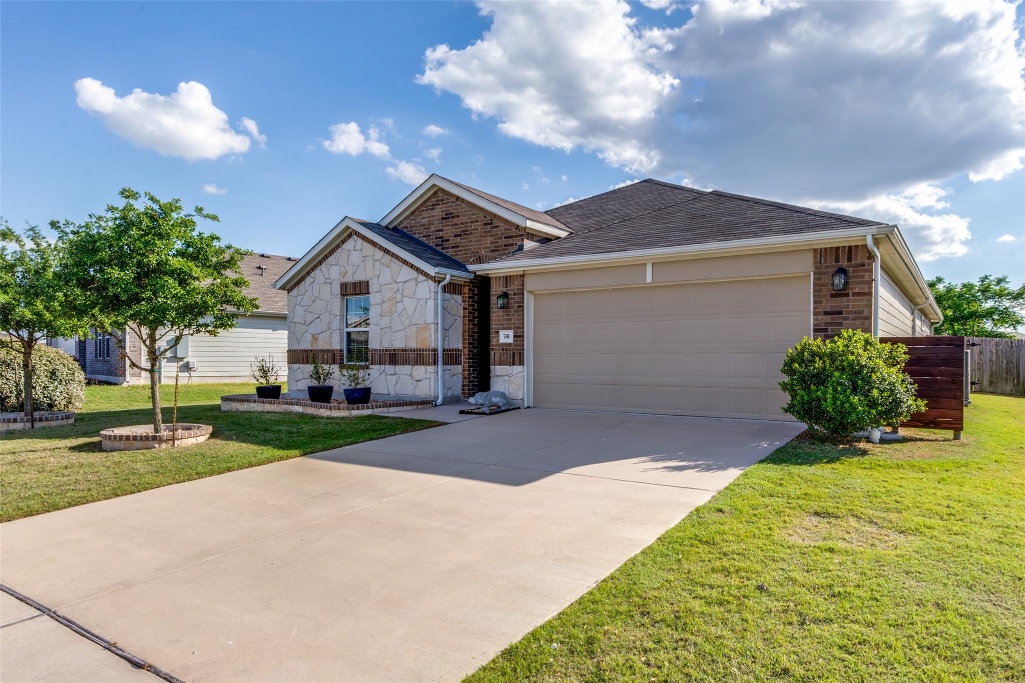 741 Carol Dr, Hutto, TX 78665