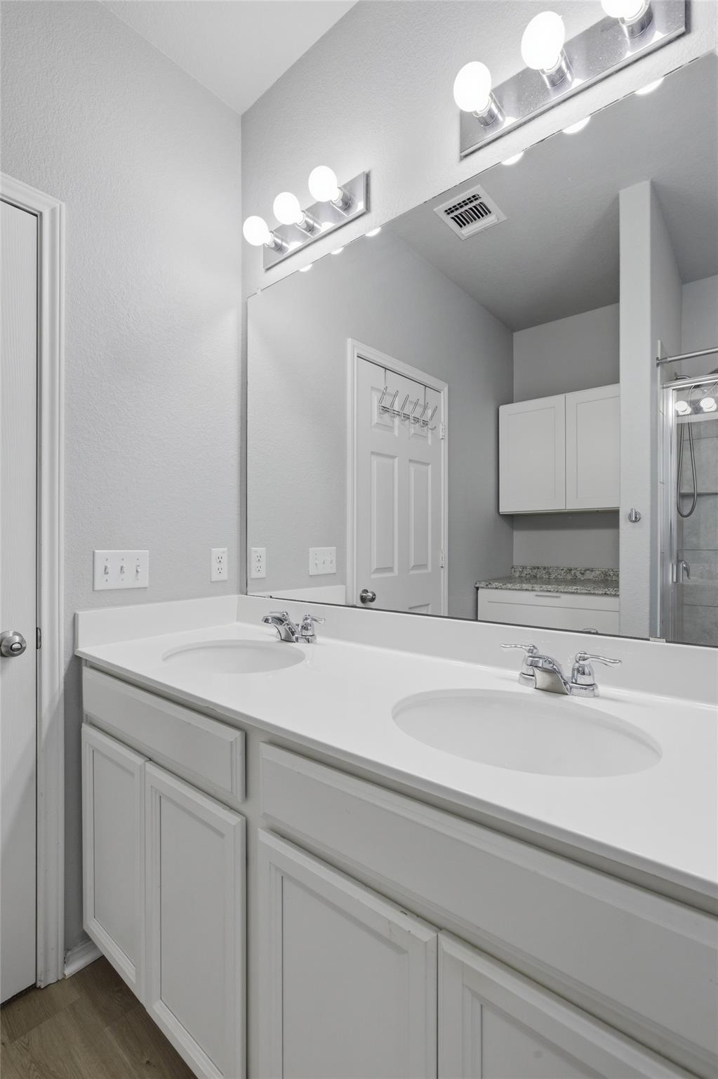 309 La Dera Dr, Liberty Hill, TX 78642