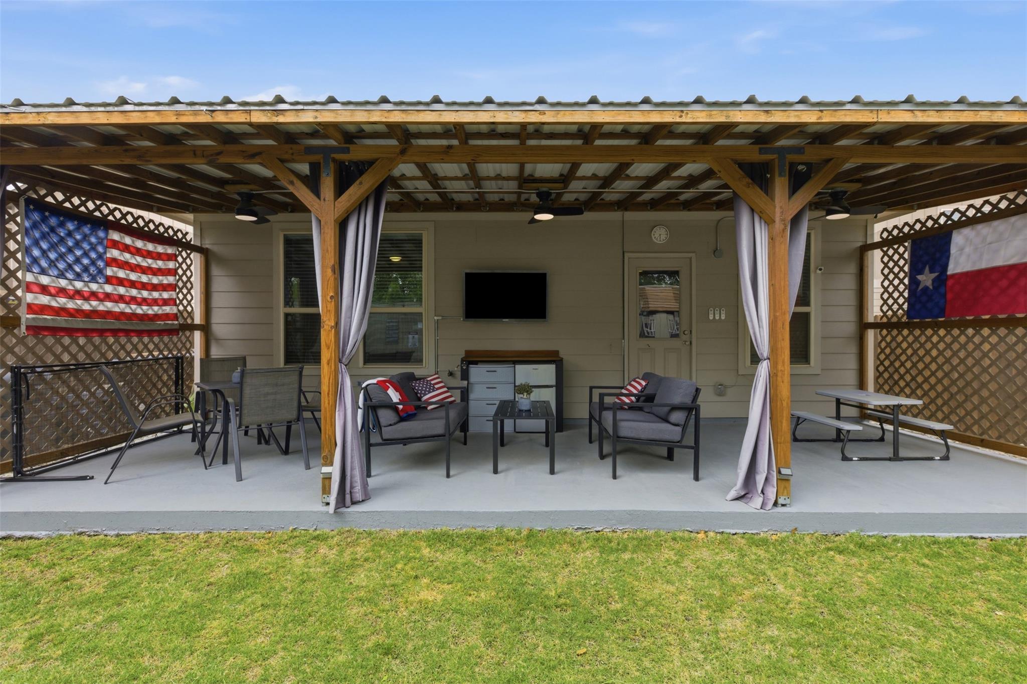 309 La Dera Dr, Liberty Hill, TX 78642