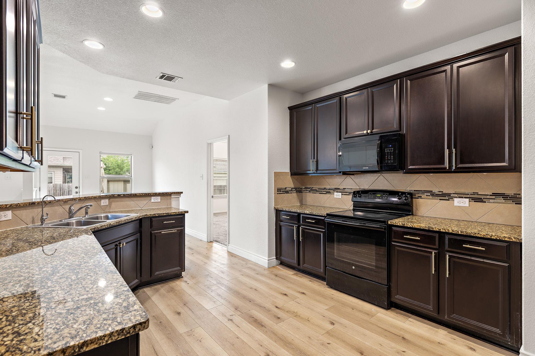 1013 Matheson Dr, Leander, TX 78641