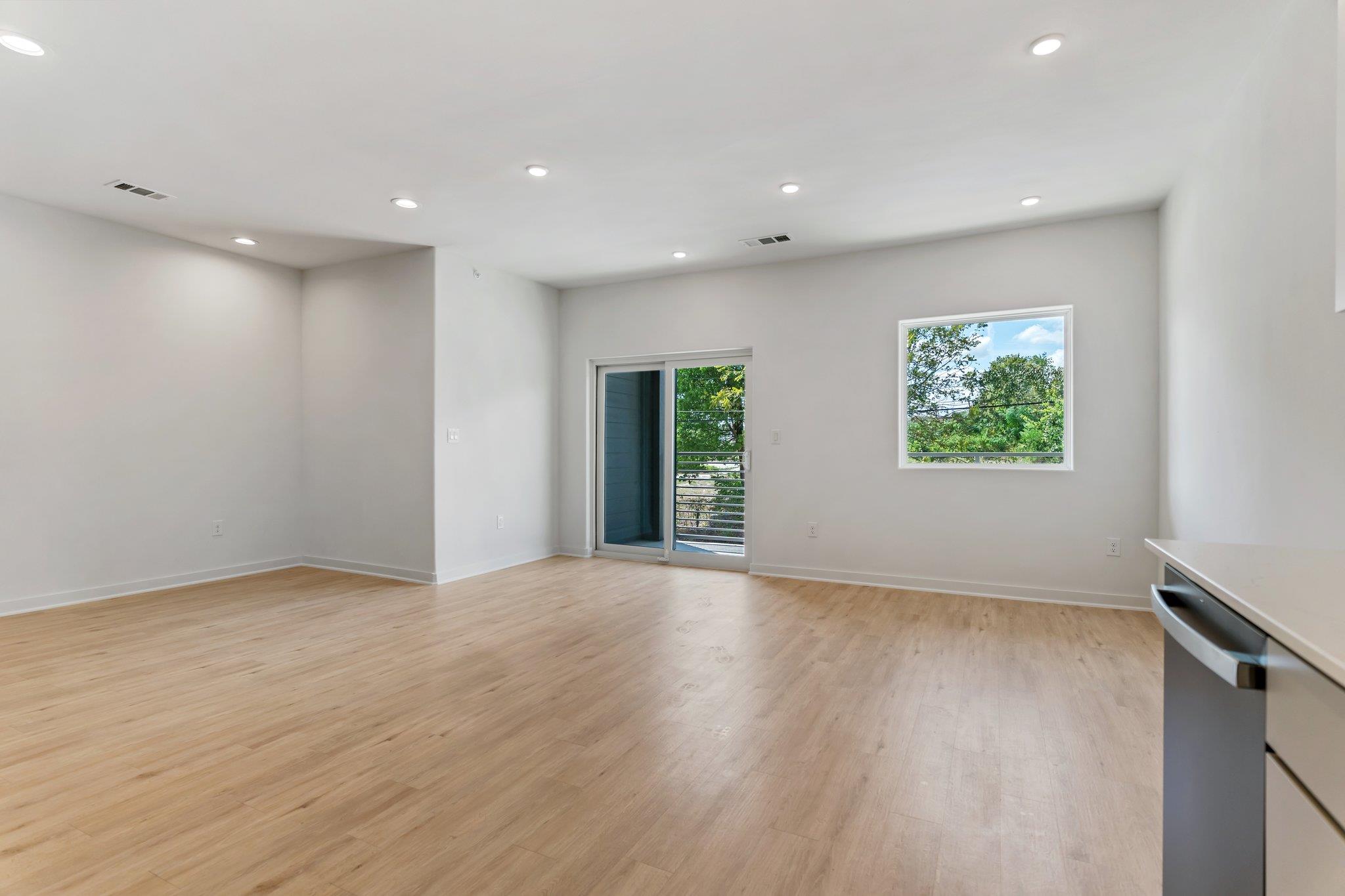 100 W Mockingbird Ln, Austin, TX 78745