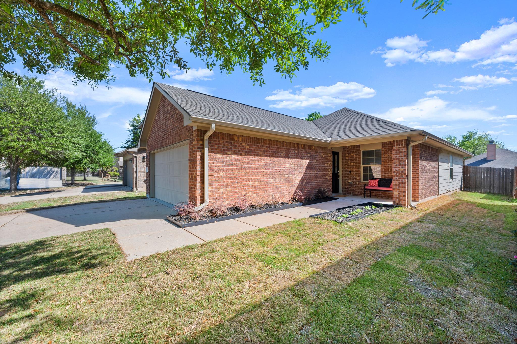 380 Housefinch Loop, Leander, TX 78641