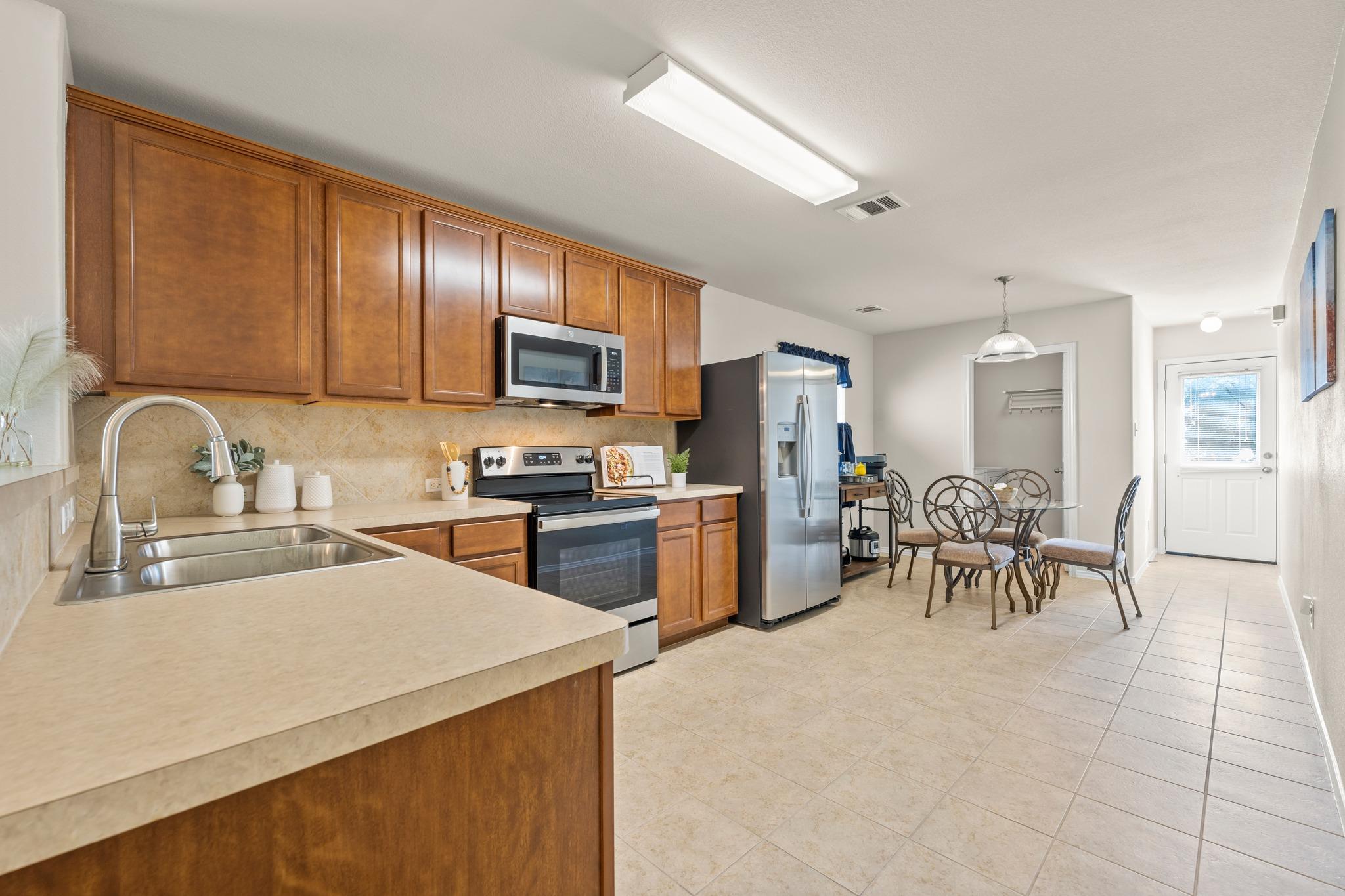 380 Housefinch Loop, Leander, TX 78641