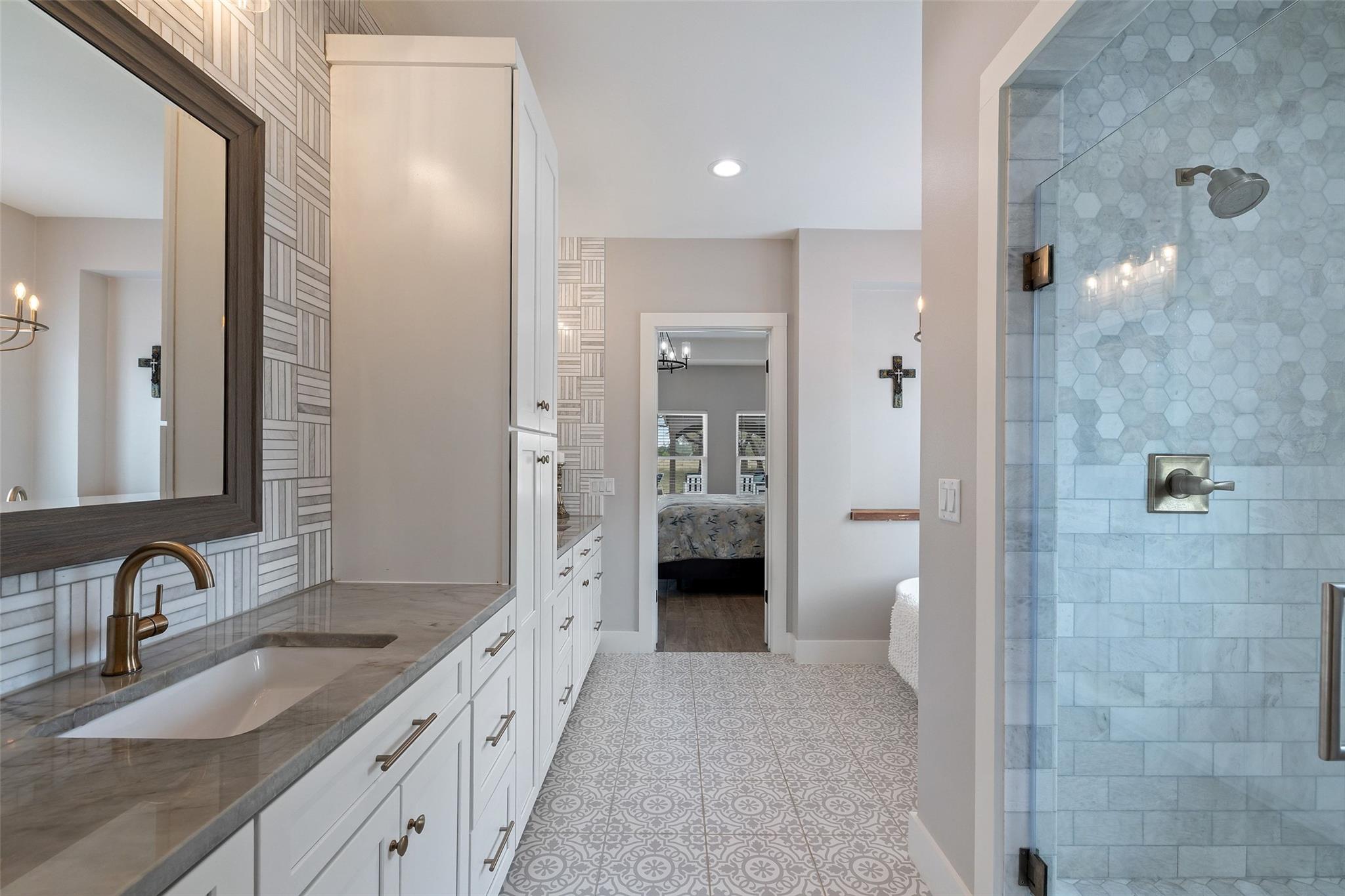 889 Brock Hollow Dr, Johnson City, TX 78636