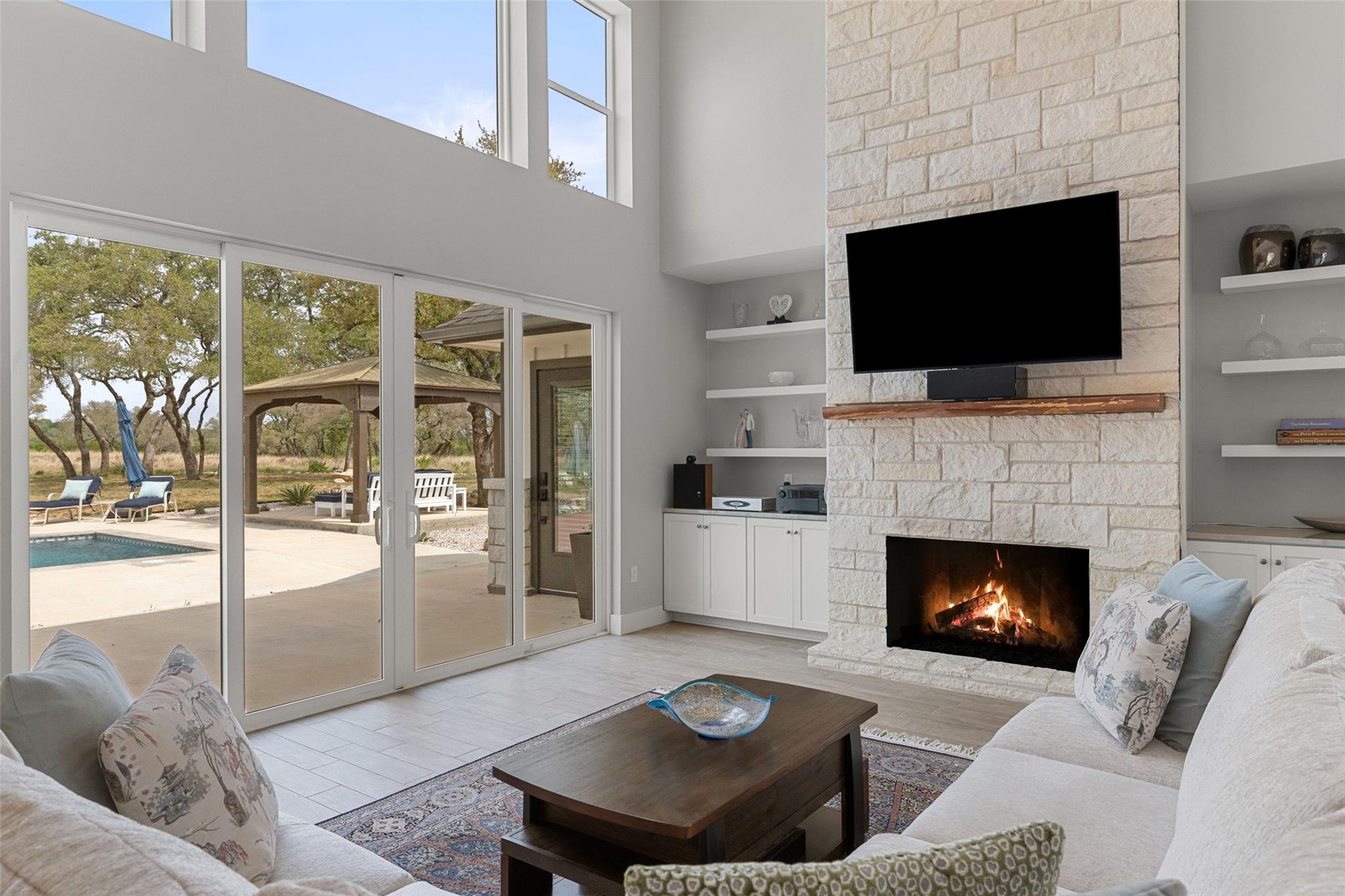 889 Brock Hollow Dr, Johnson City, TX 78636