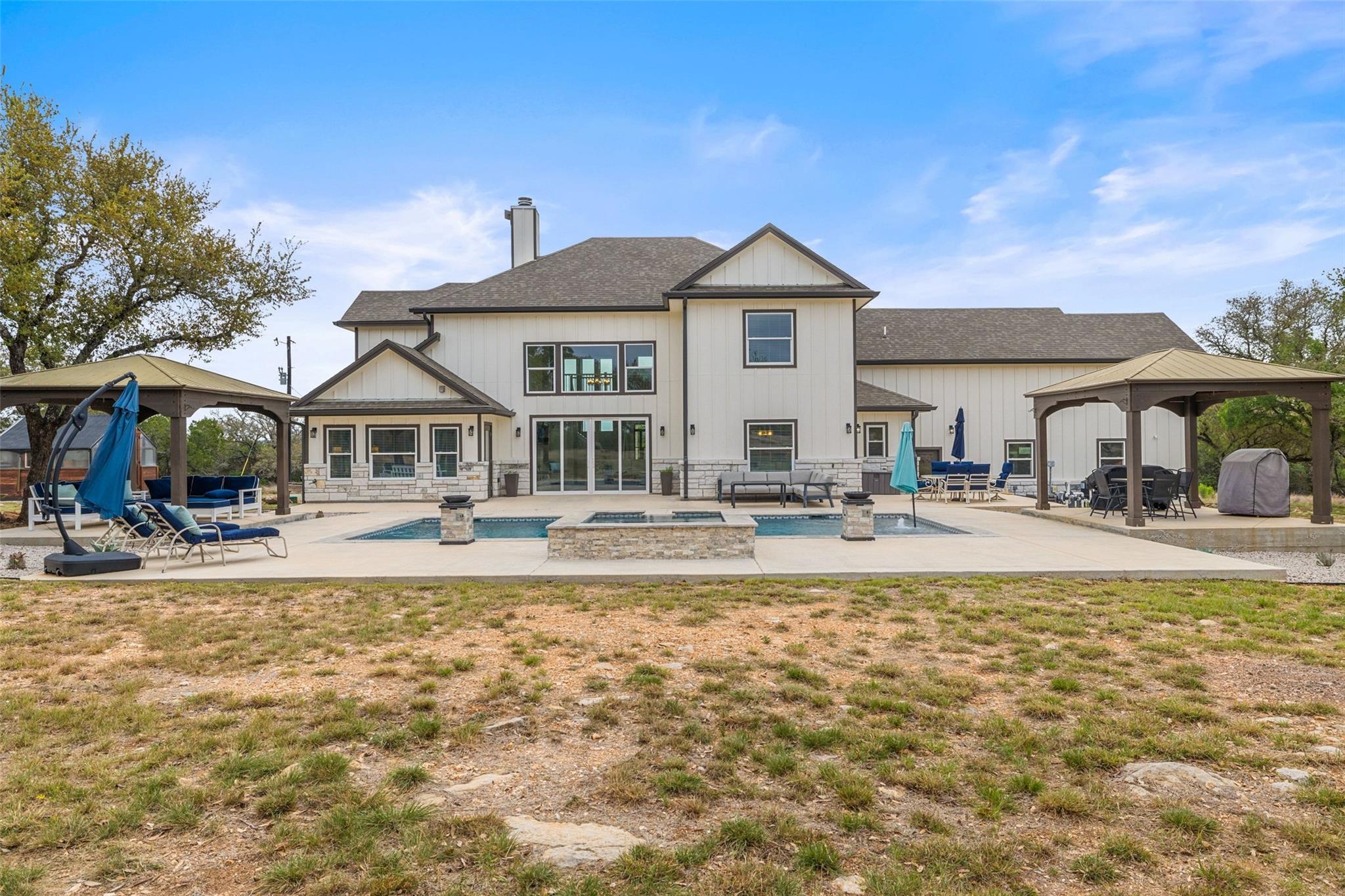 889 Brock Hollow Dr, Johnson City, TX 78636