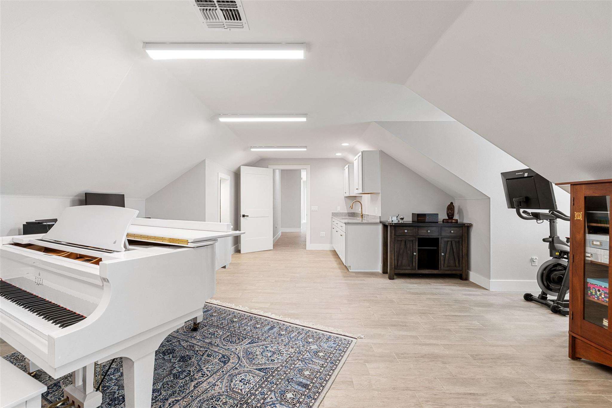 889 Brock Hollow Dr, Johnson City, TX 78636