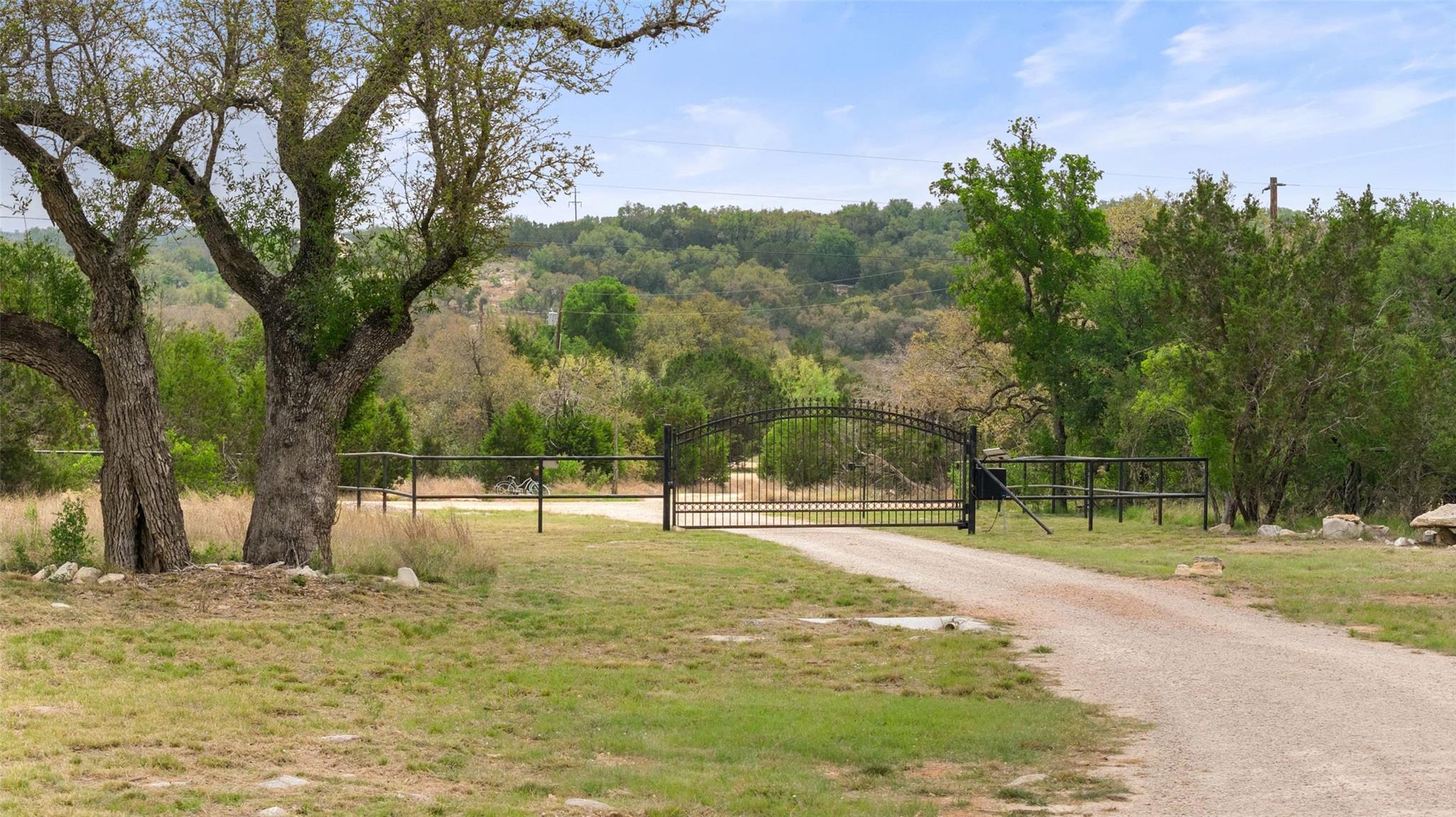 889 Brock Hollow Dr, Johnson City, TX 78636