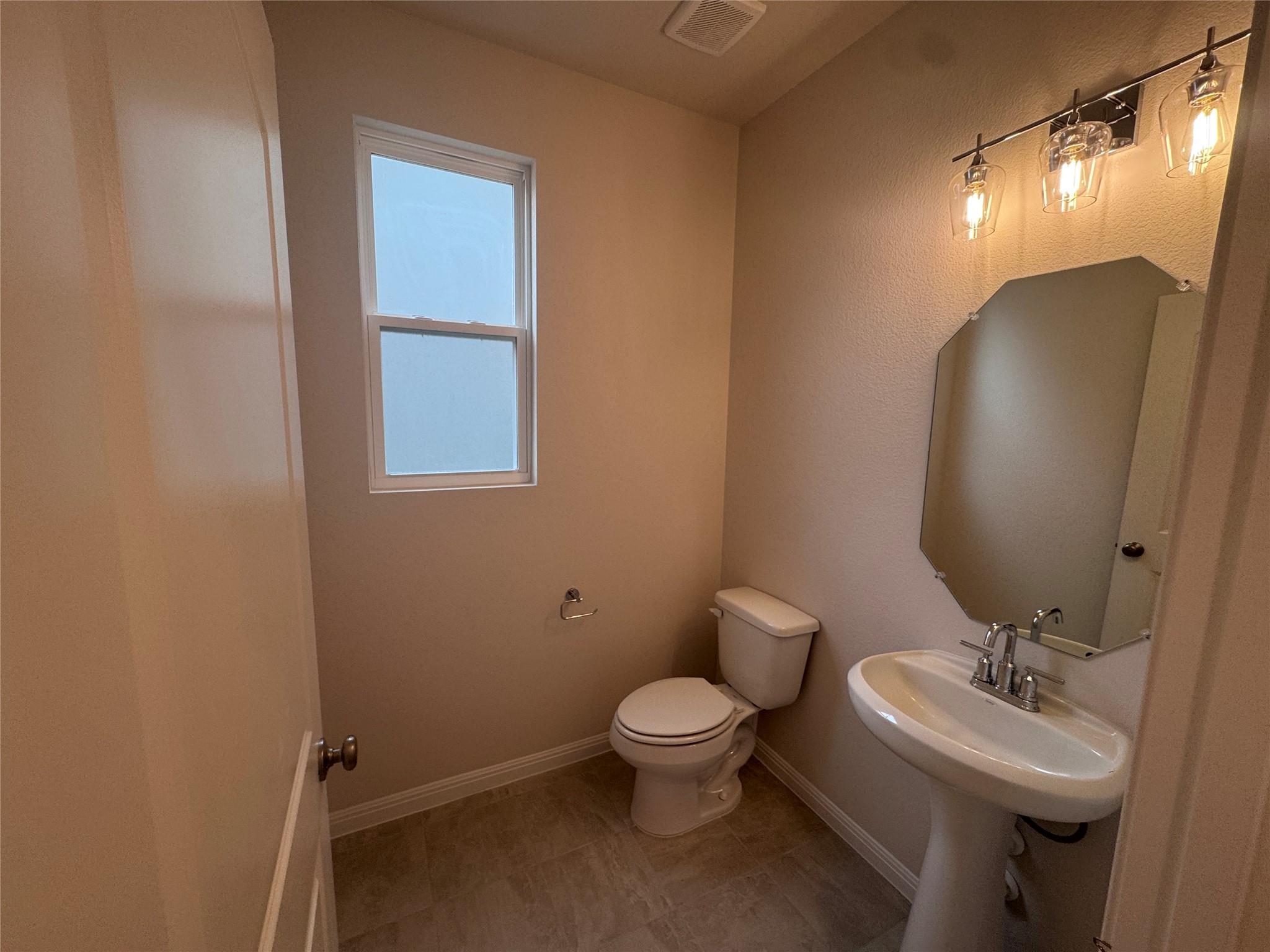 204 Willow Heights Dr, Hutto, TX 78634