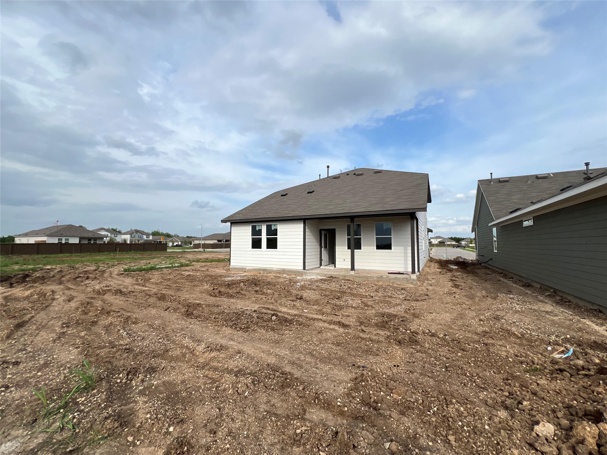 204 Willow Heights Dr, Hutto, TX 78634