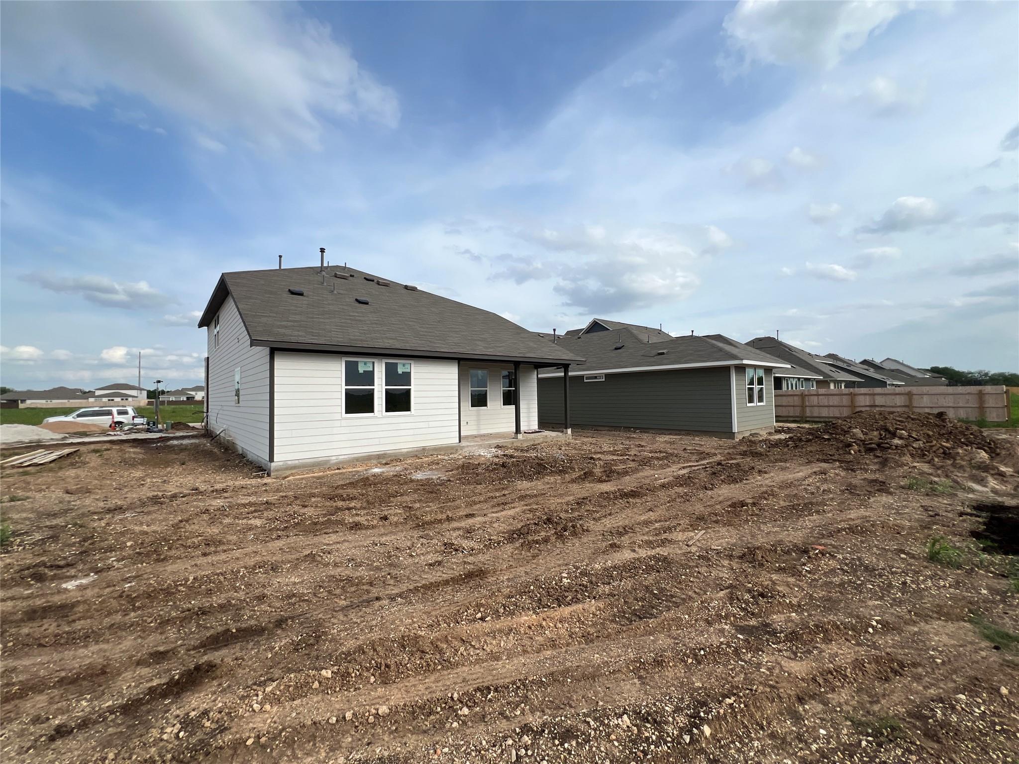 204 Willow Heights Dr, Hutto, TX 78634