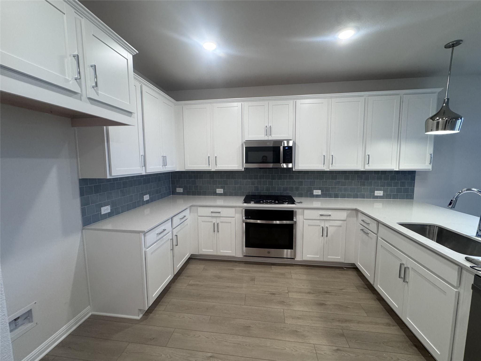 204 Willow Heights Dr, Hutto, TX 78634