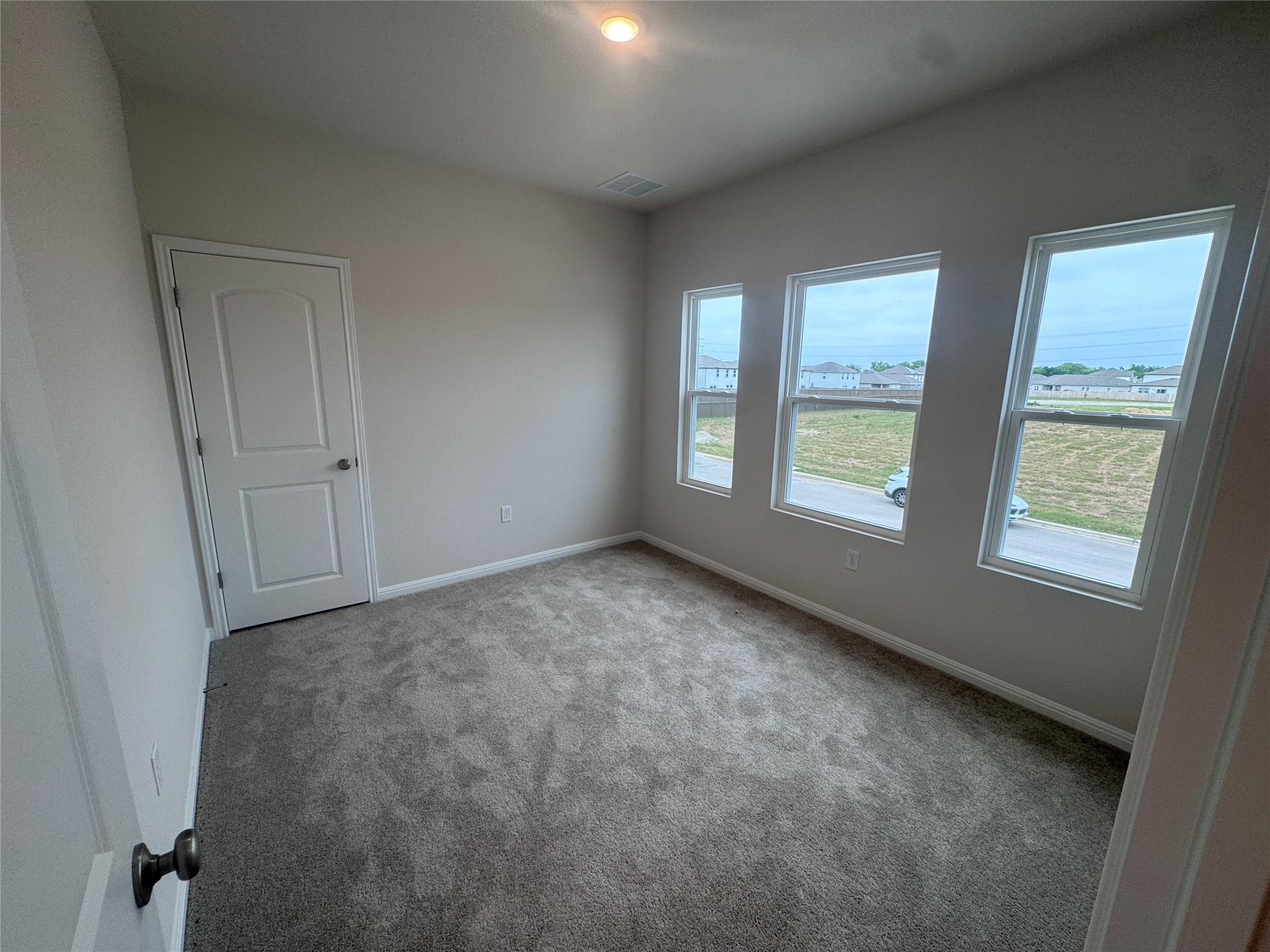 204 Willow Heights Dr, Hutto, TX 78634