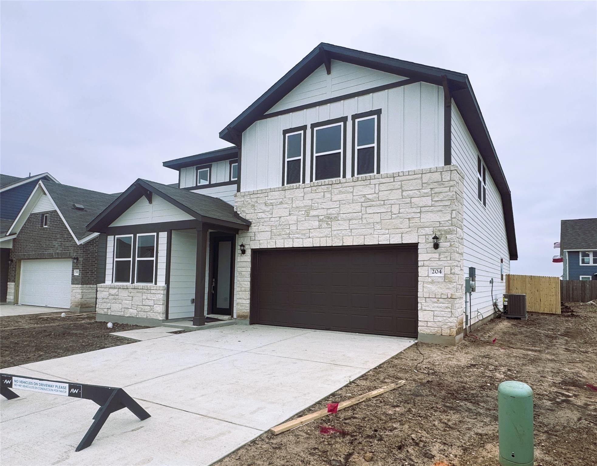 204 Willow Heights Dr, Hutto, TX 78634