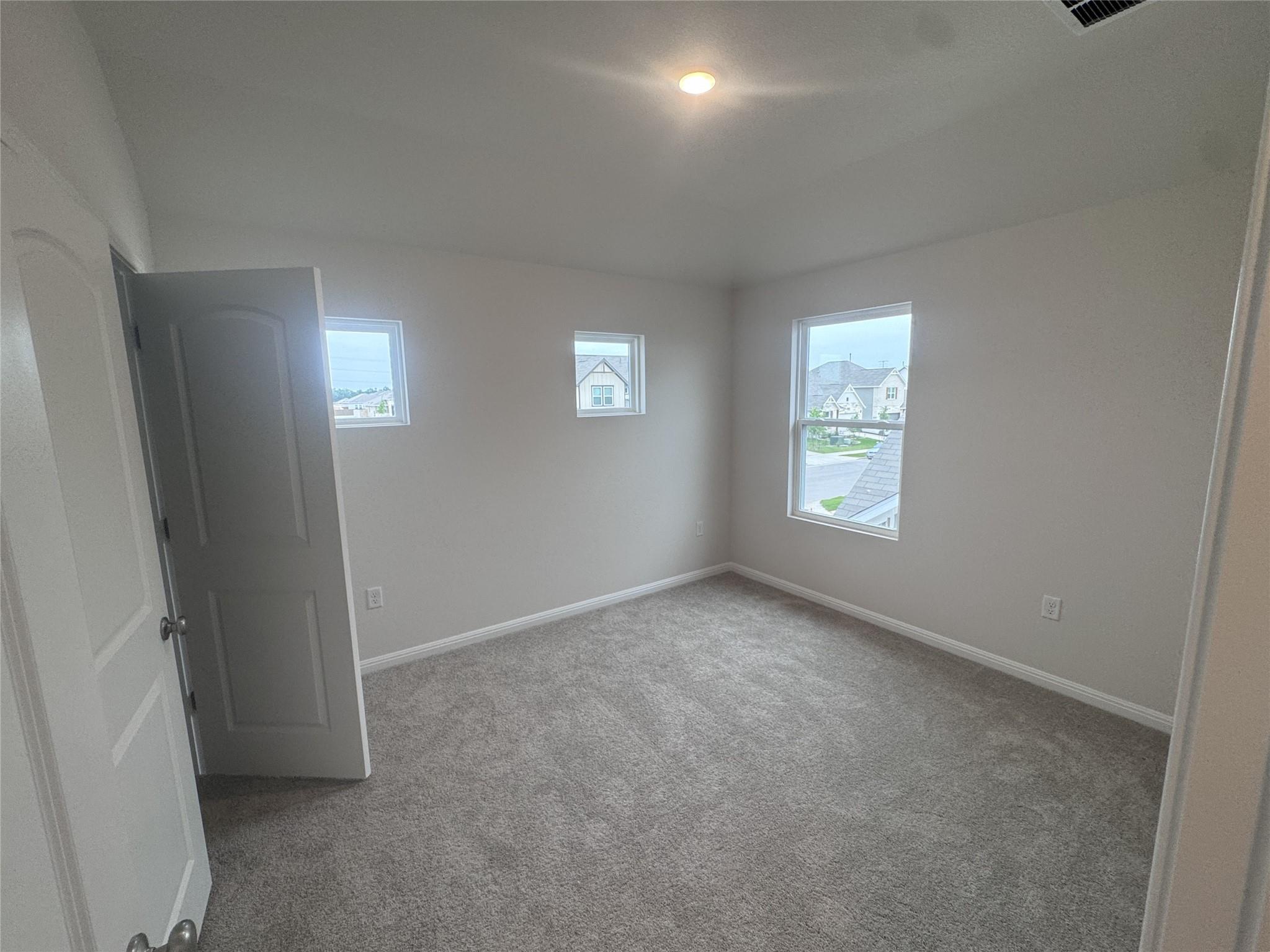 204 Willow Heights Dr, Hutto, TX 78634