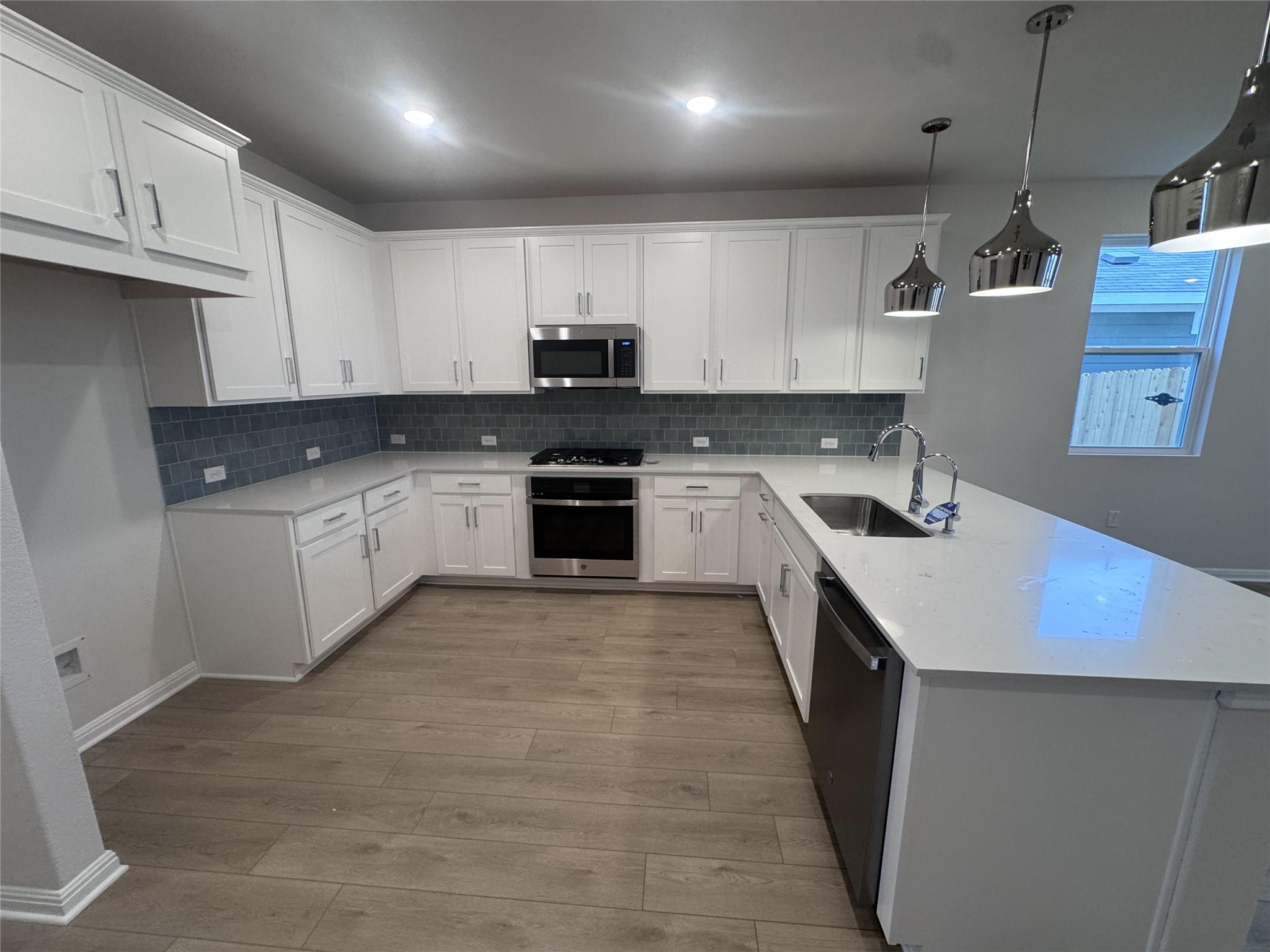 204 Willow Heights Dr, Hutto, TX 78634